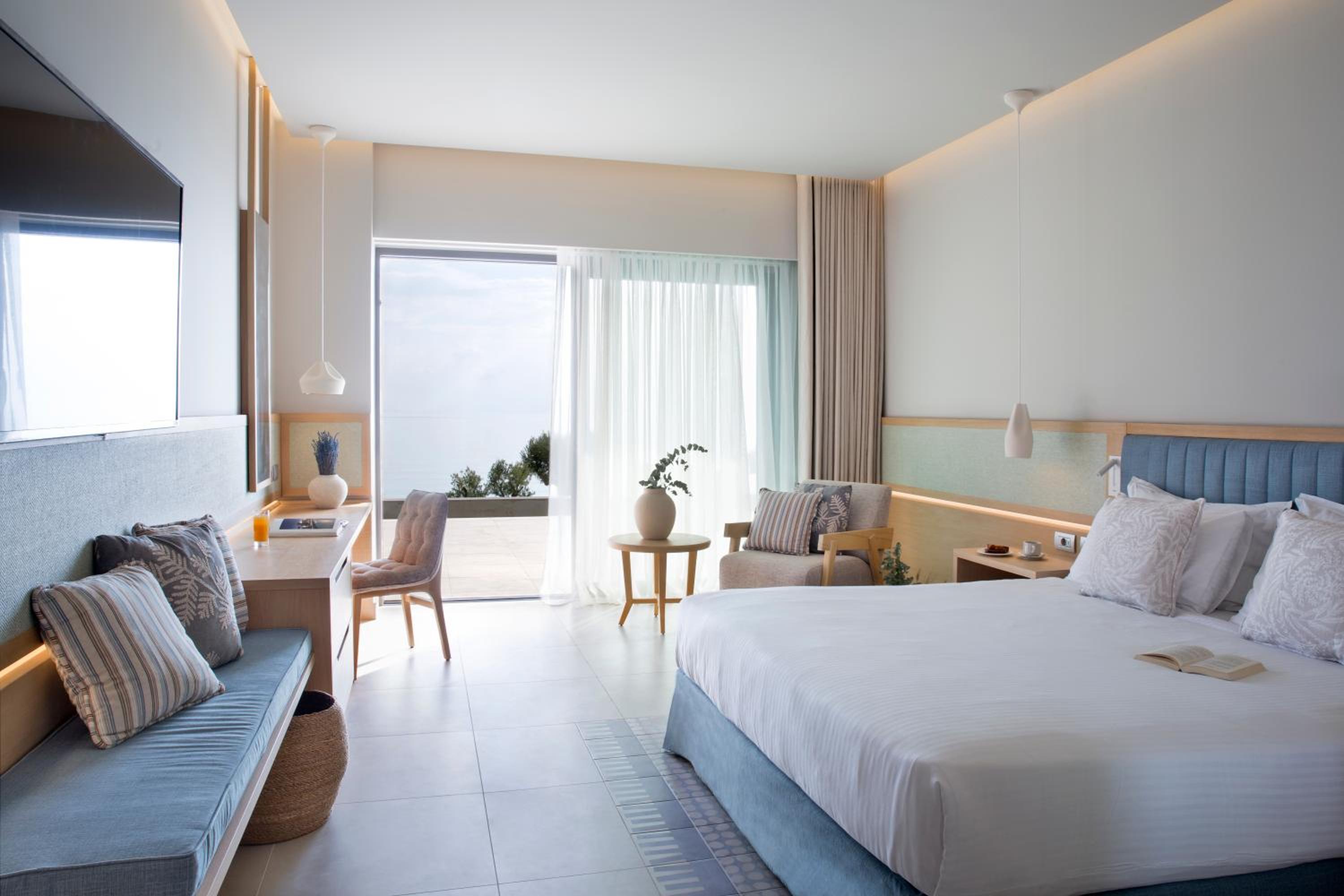 Deluxe Room Seafront Private Pool