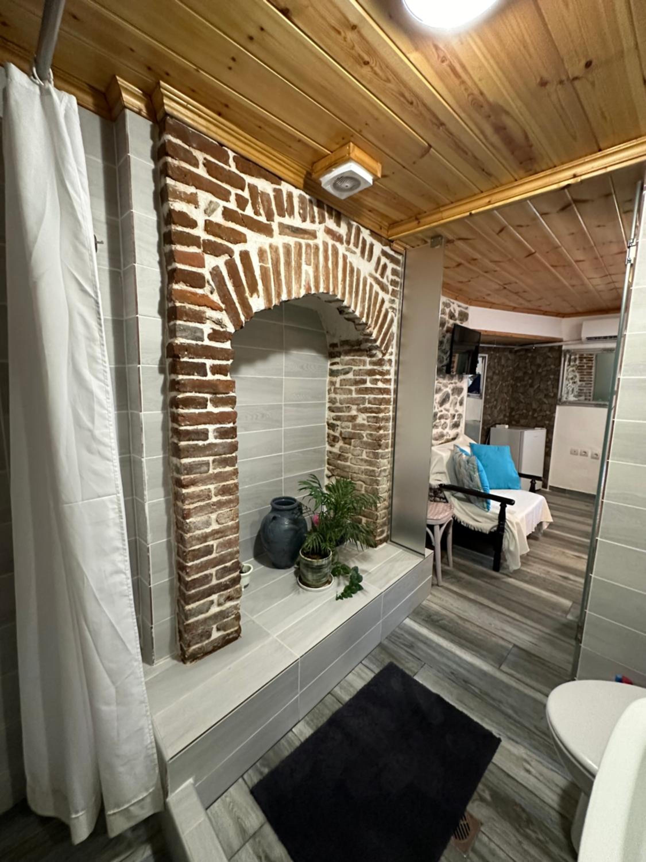 Double Room with Private Bathroom - Photo 4