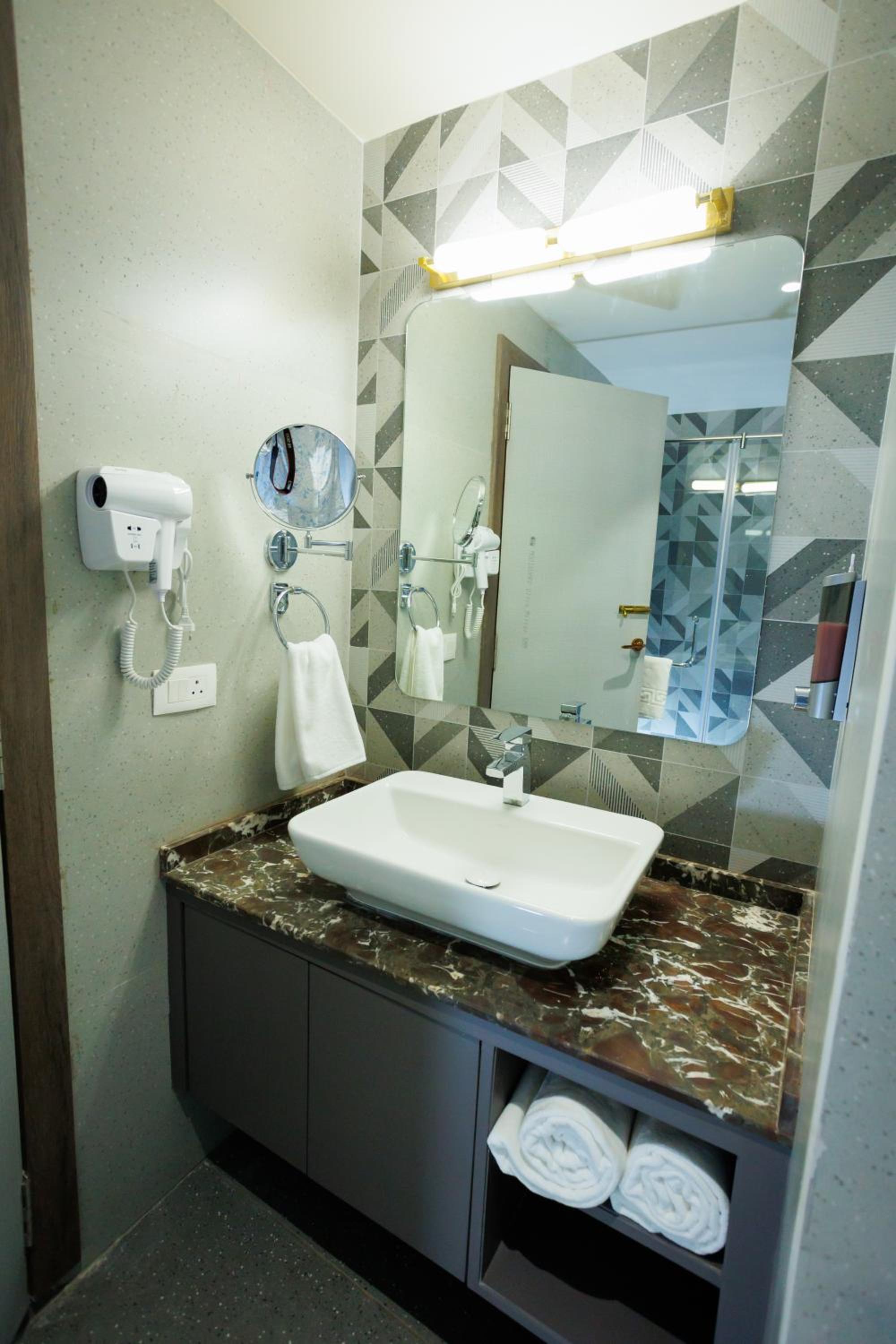 Deluxe Twin Room - Photo 6