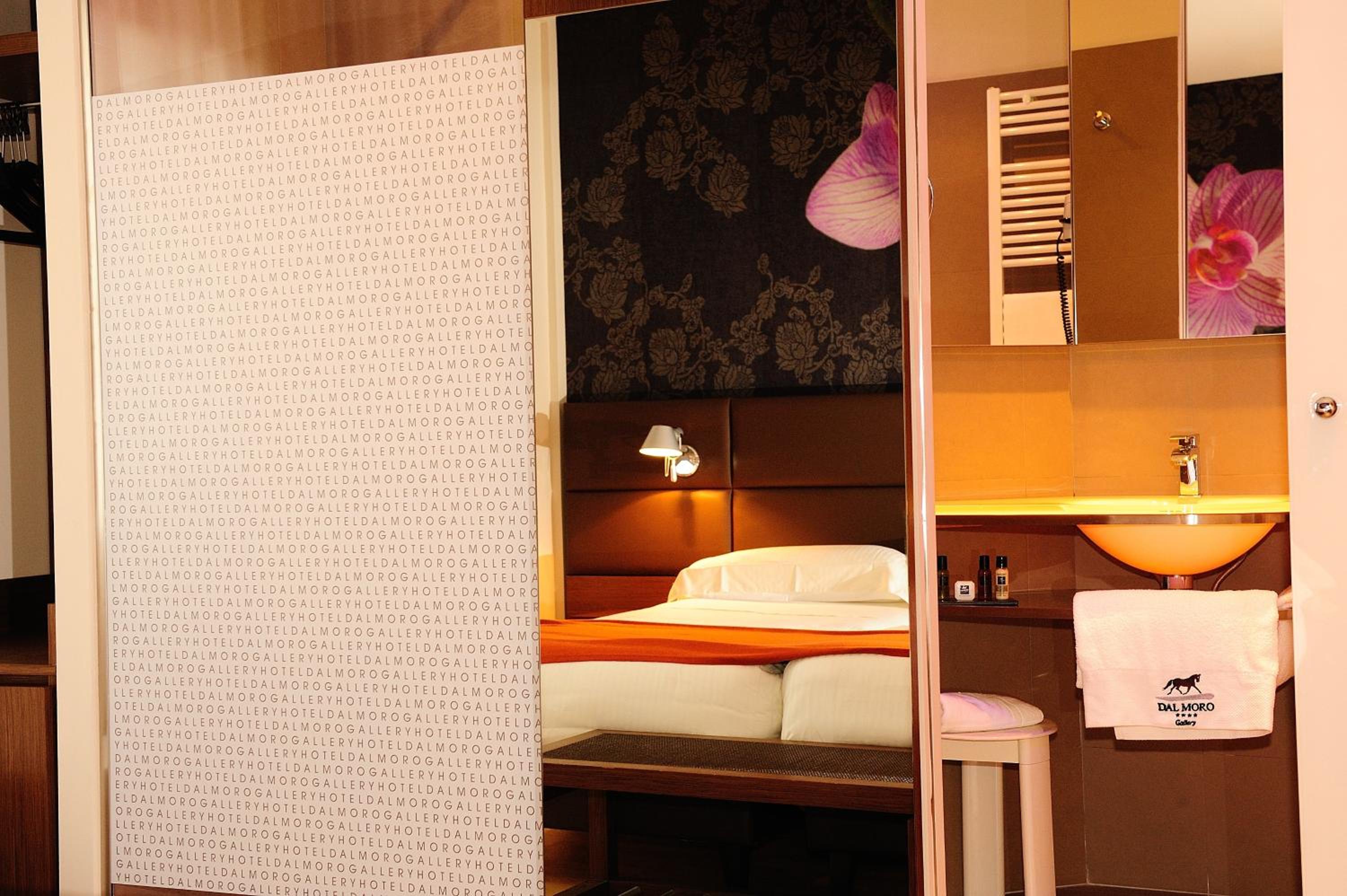 Deluxe Double or Twin Room - Photo 6