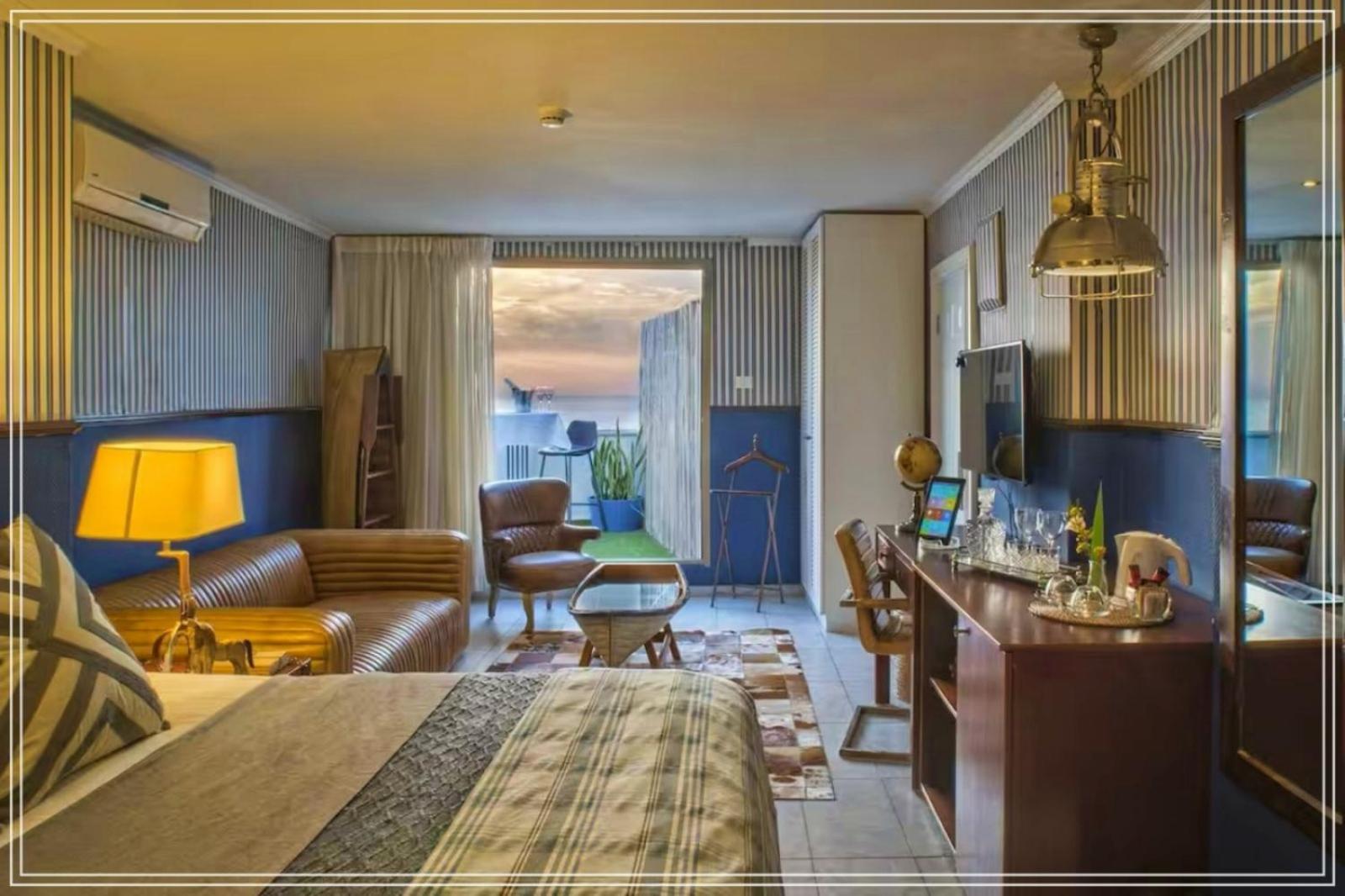 Suite - Photo 1