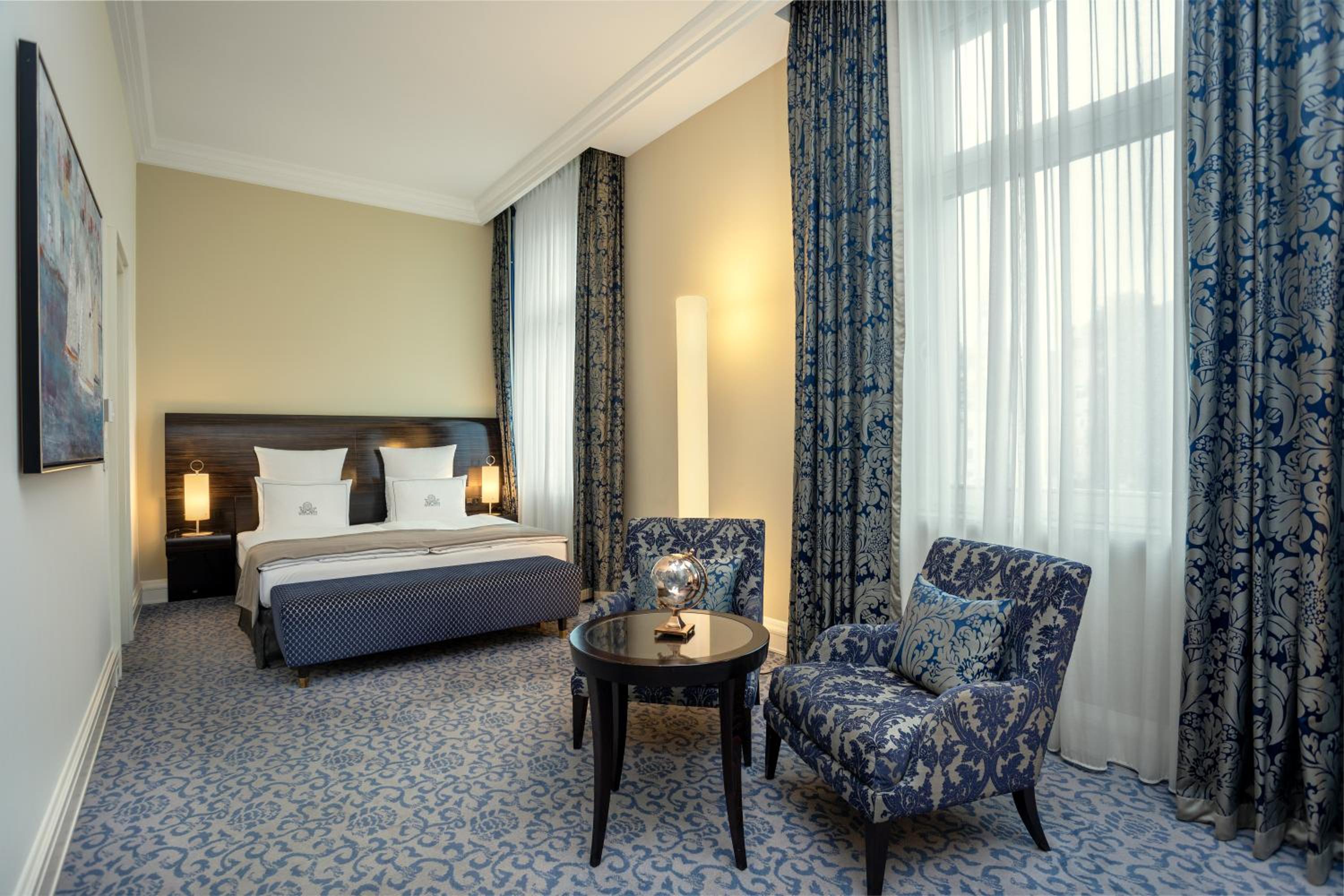 Superior Guest Room with 1 King thumbnail 6