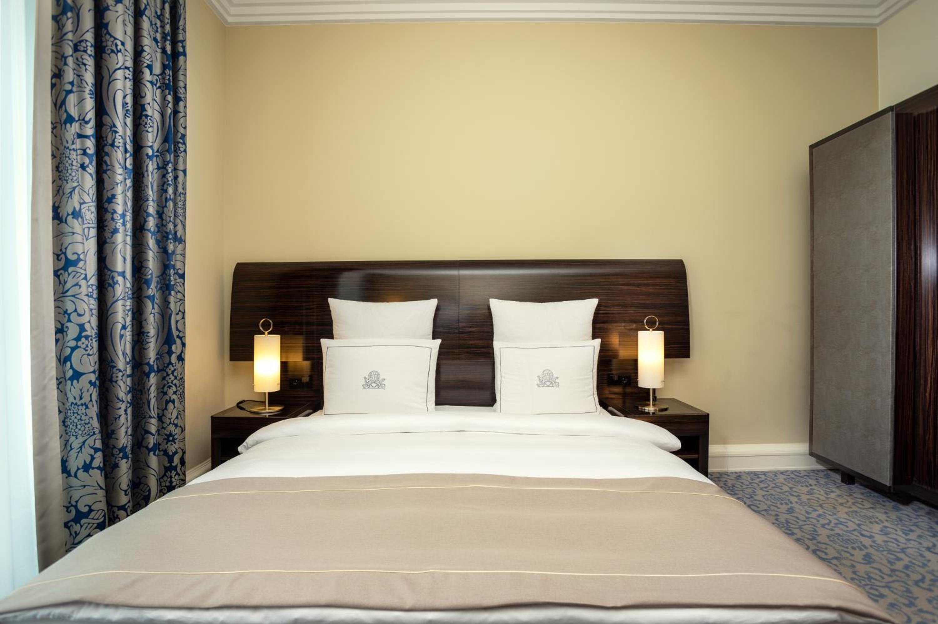 Superior Lake View, Guest Room with 1 King, Lake view