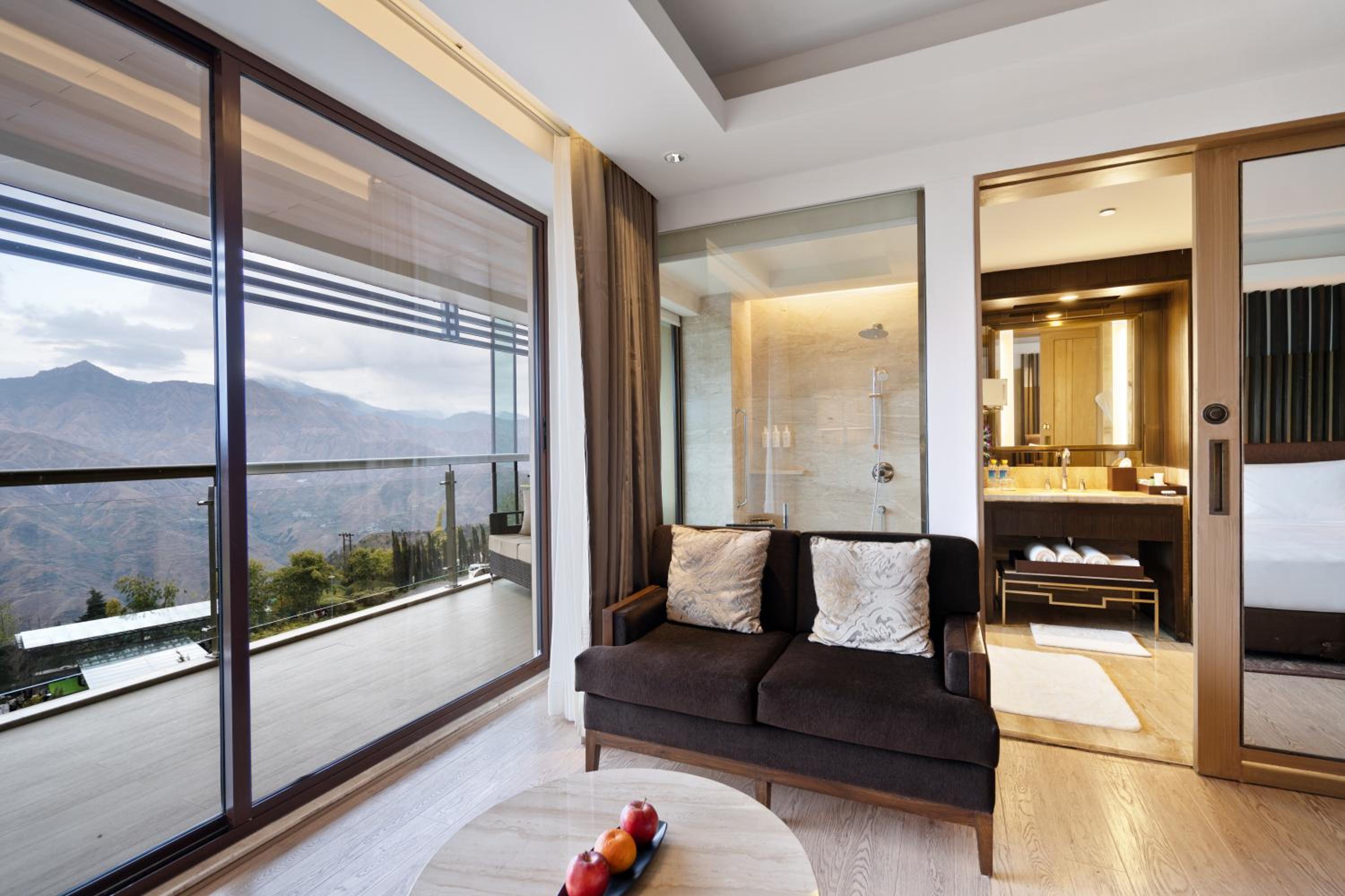 1 King Bed, Studio Suite - Enjoy INR 1,000 Signature Resort Credit per stay photo 1