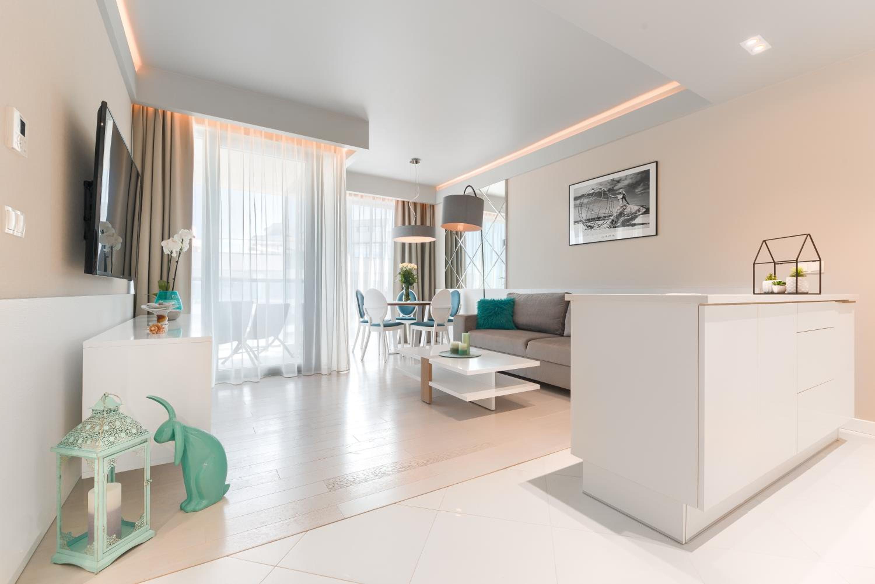 One-Bedroom Apartment B408 (Side Sea View) photo 2