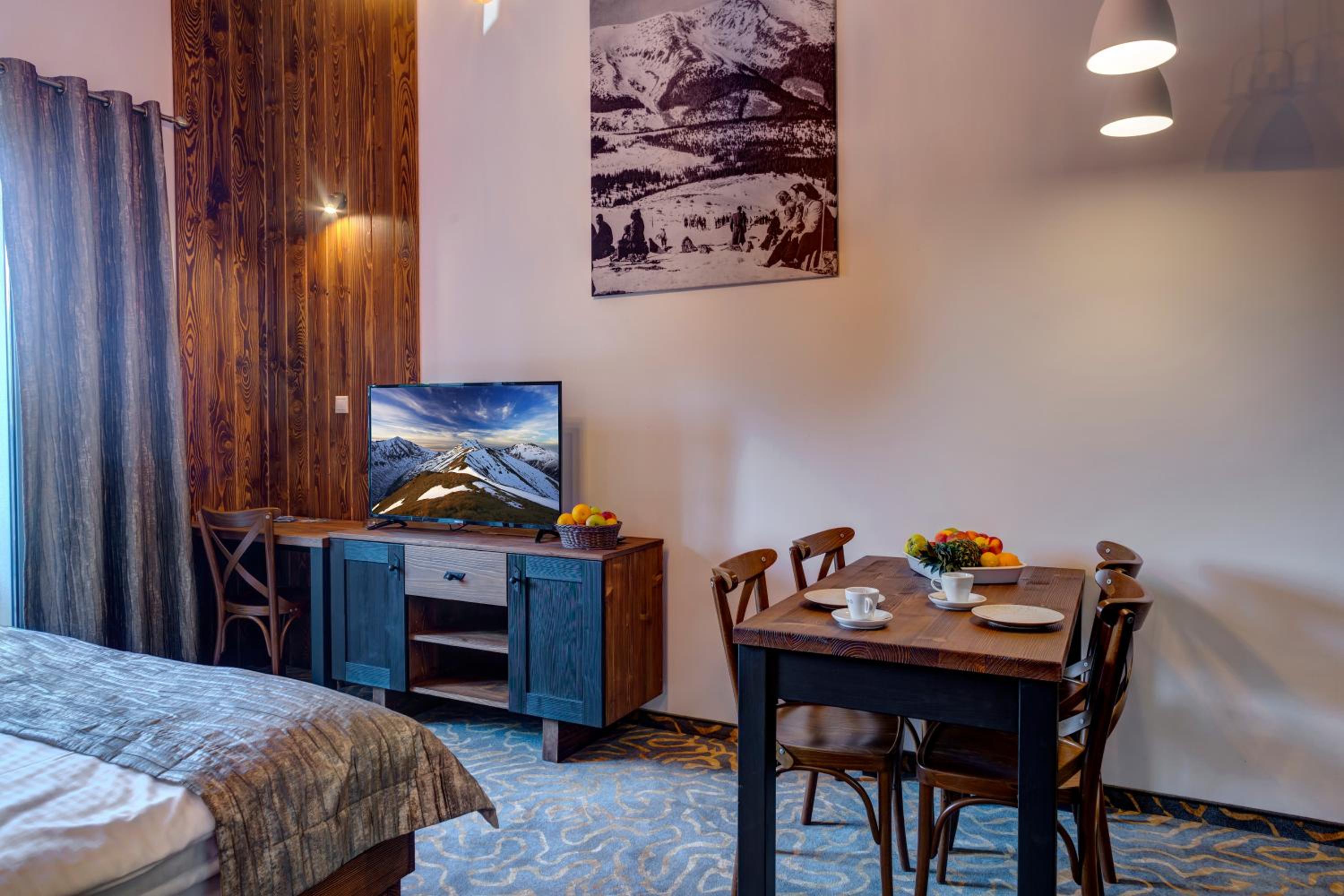 Room with Gallery and Balcony photo 1