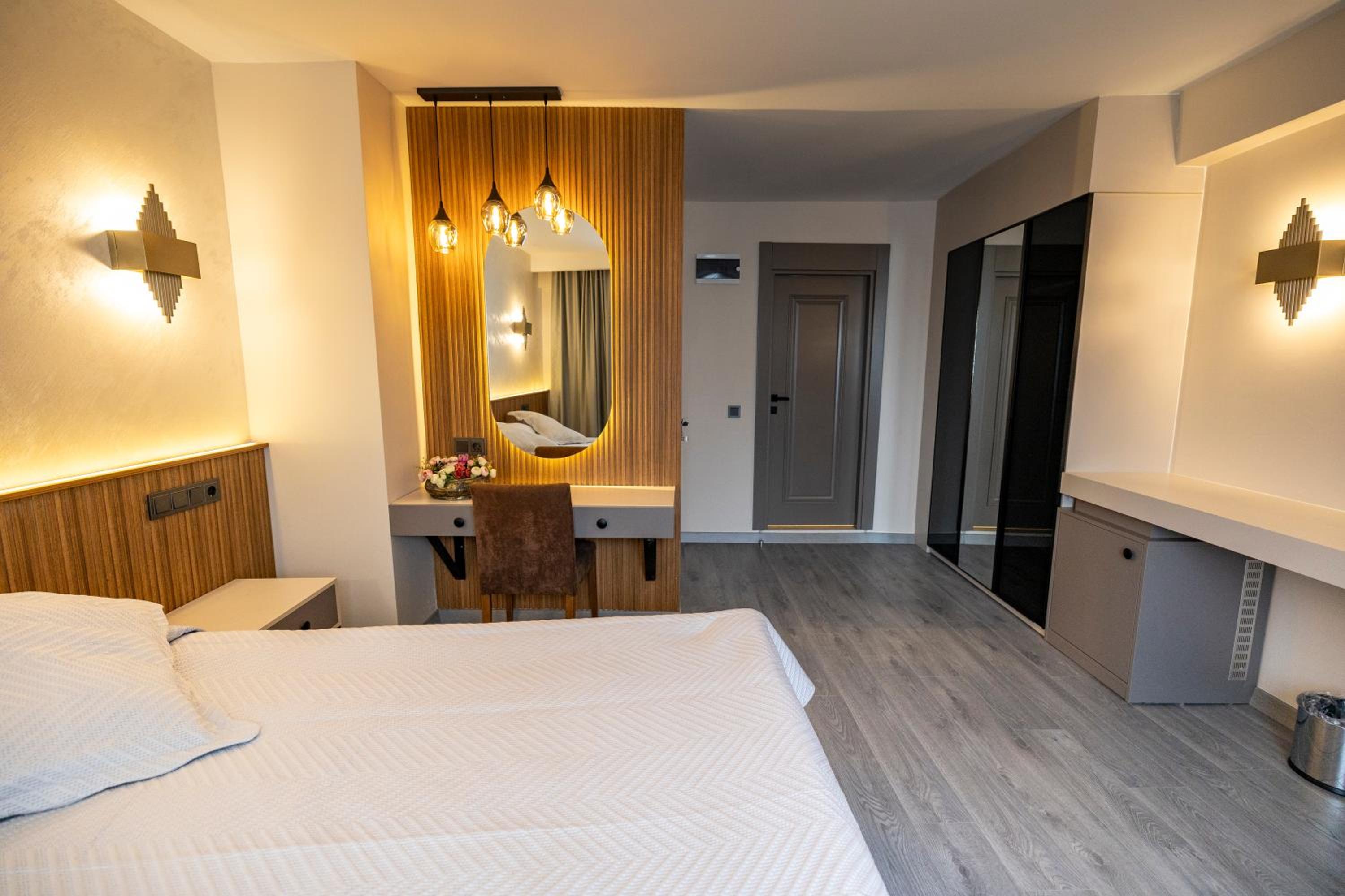 Large Double Room photo 2