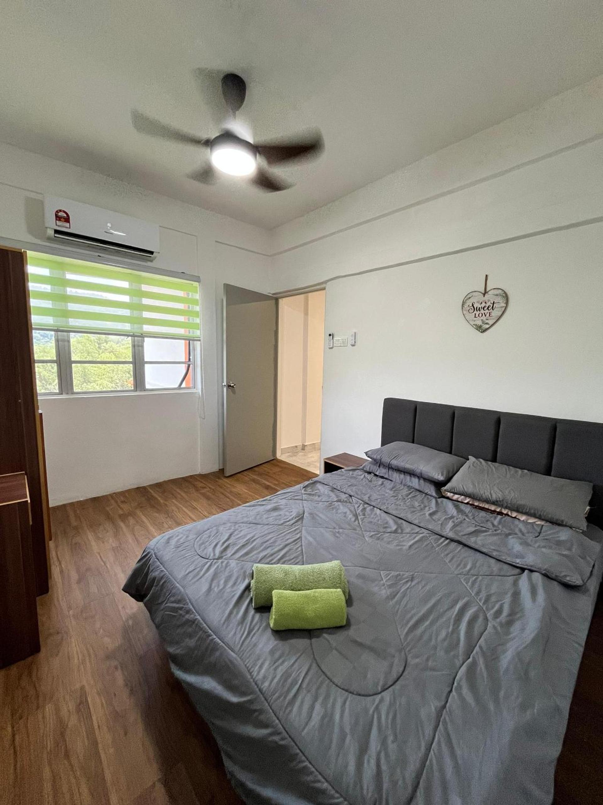 Studio Apartment with Balcony photo 2