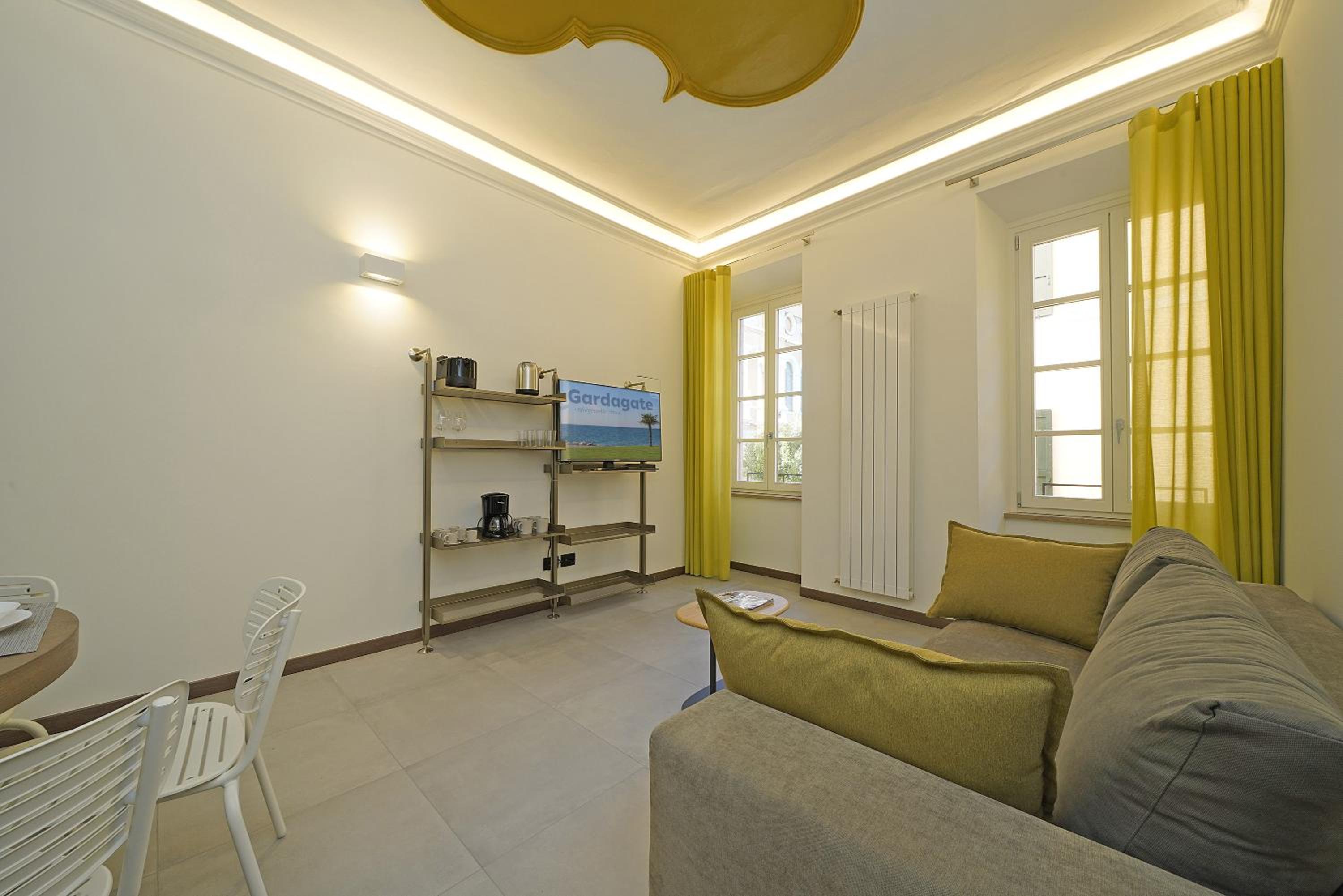 One-Bedroom Apartment with Lake View photo 1
