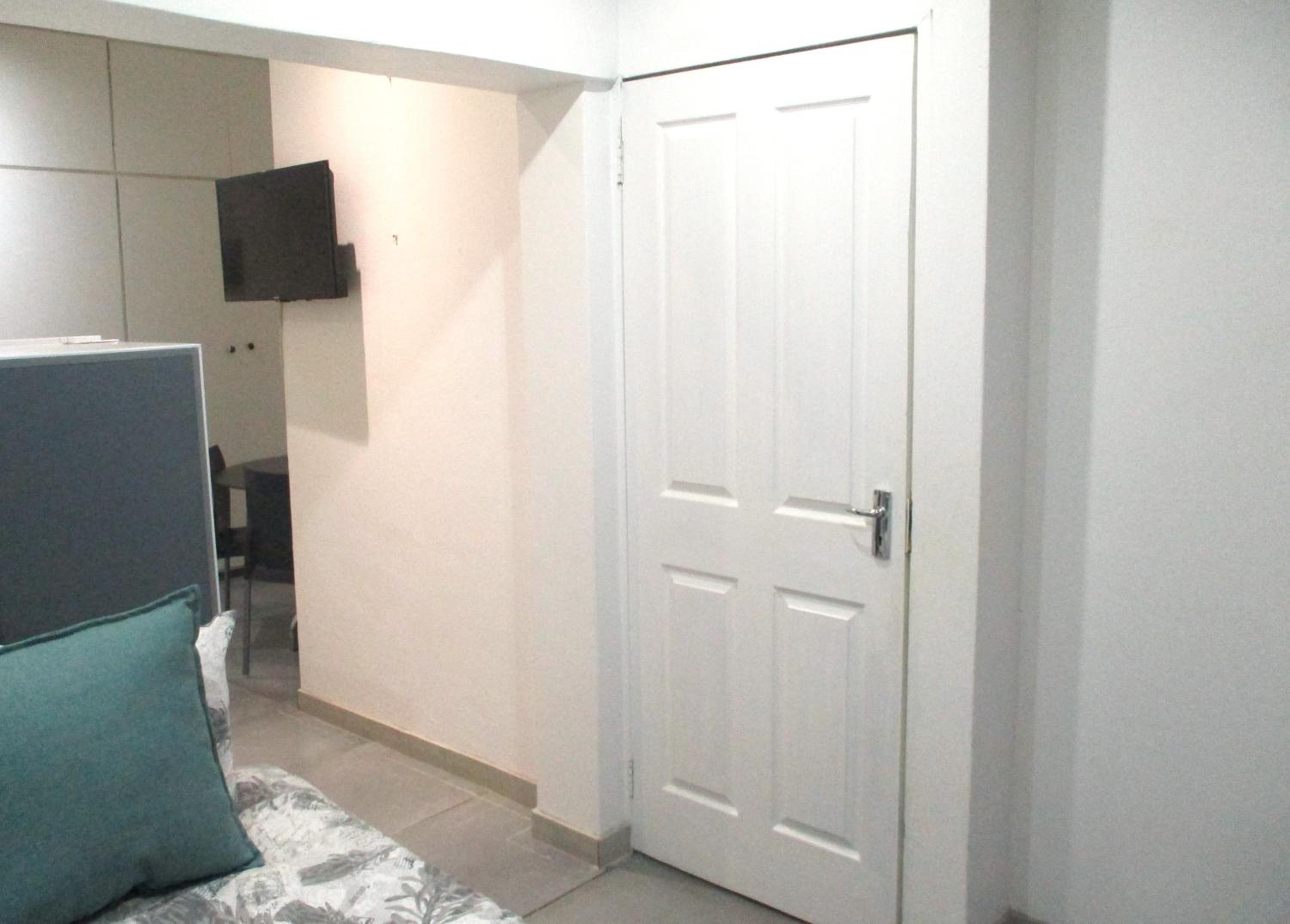 Family Room with Shower - Photo 6