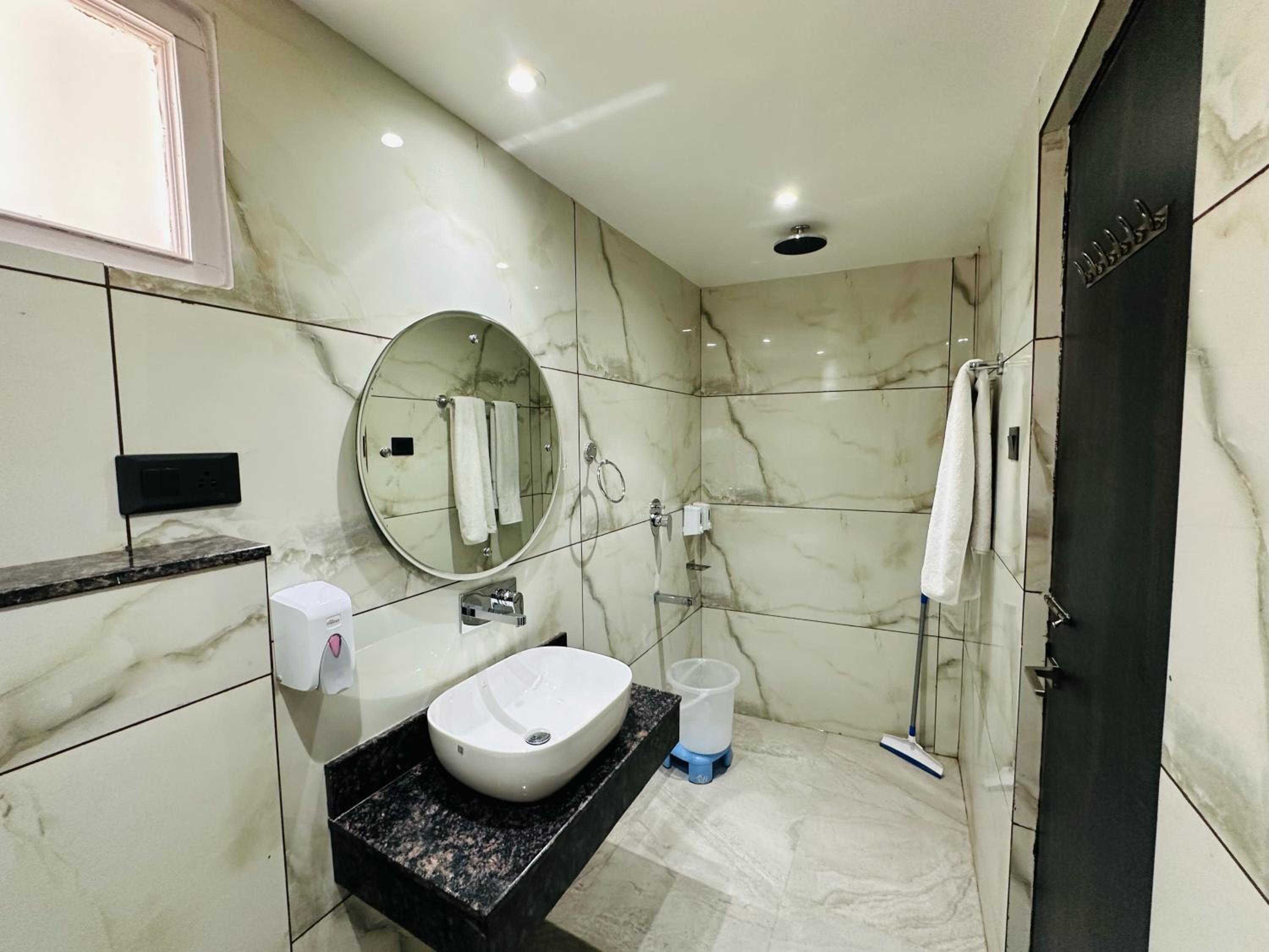 Deluxe Double Room photo 3