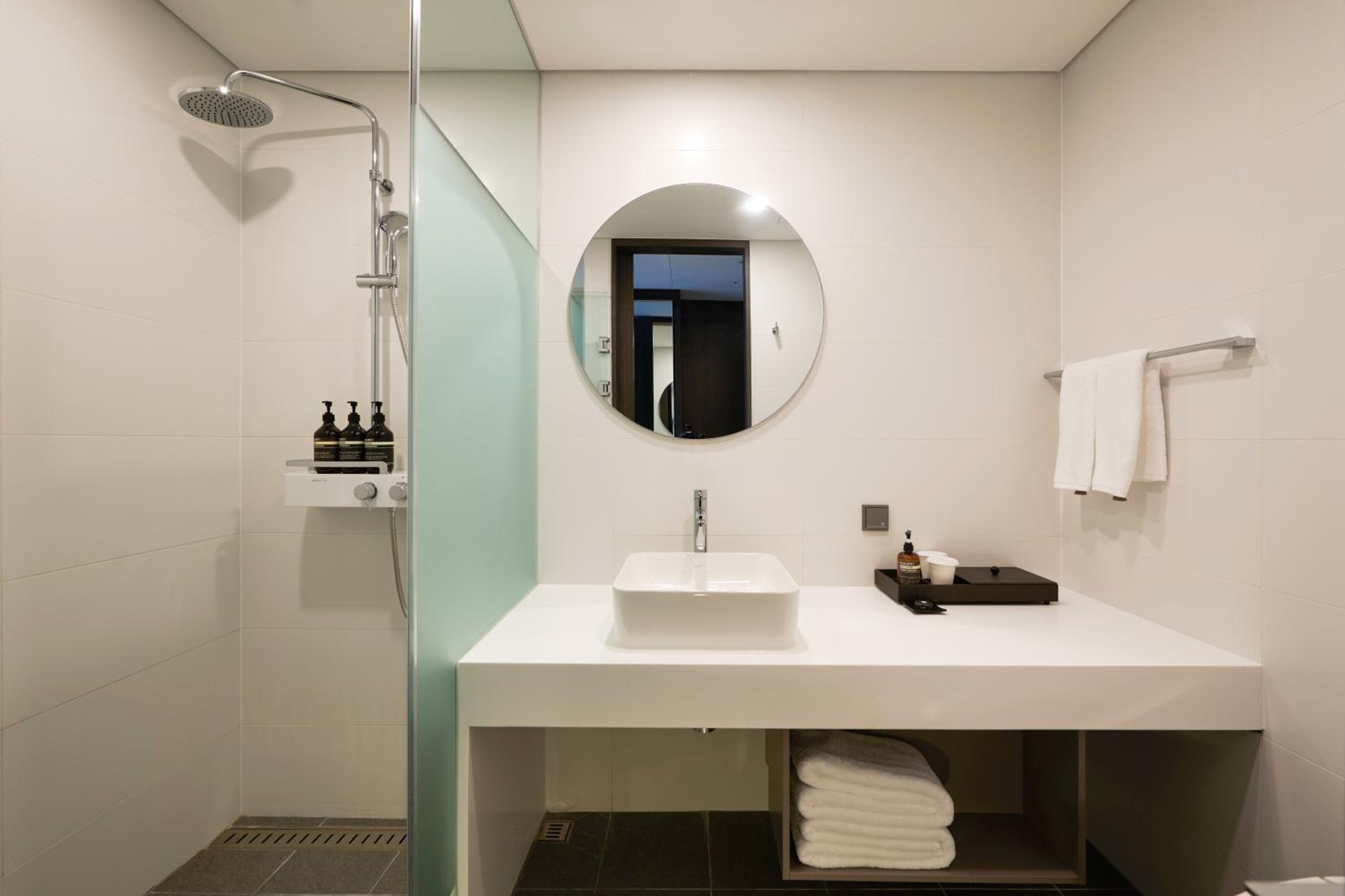 Standard Twin Room - Photo 4