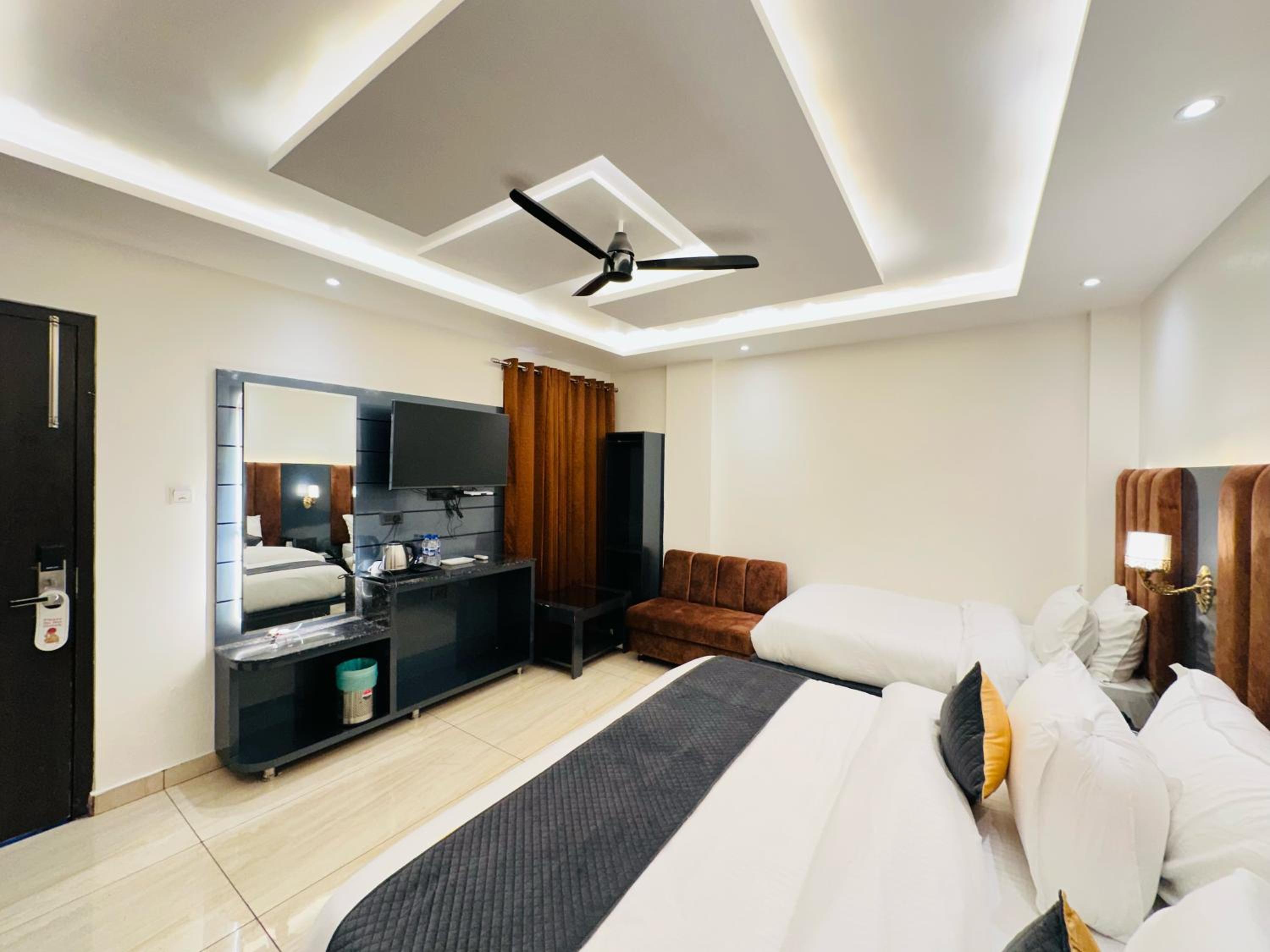 Deluxe Triple Room - Photo 10