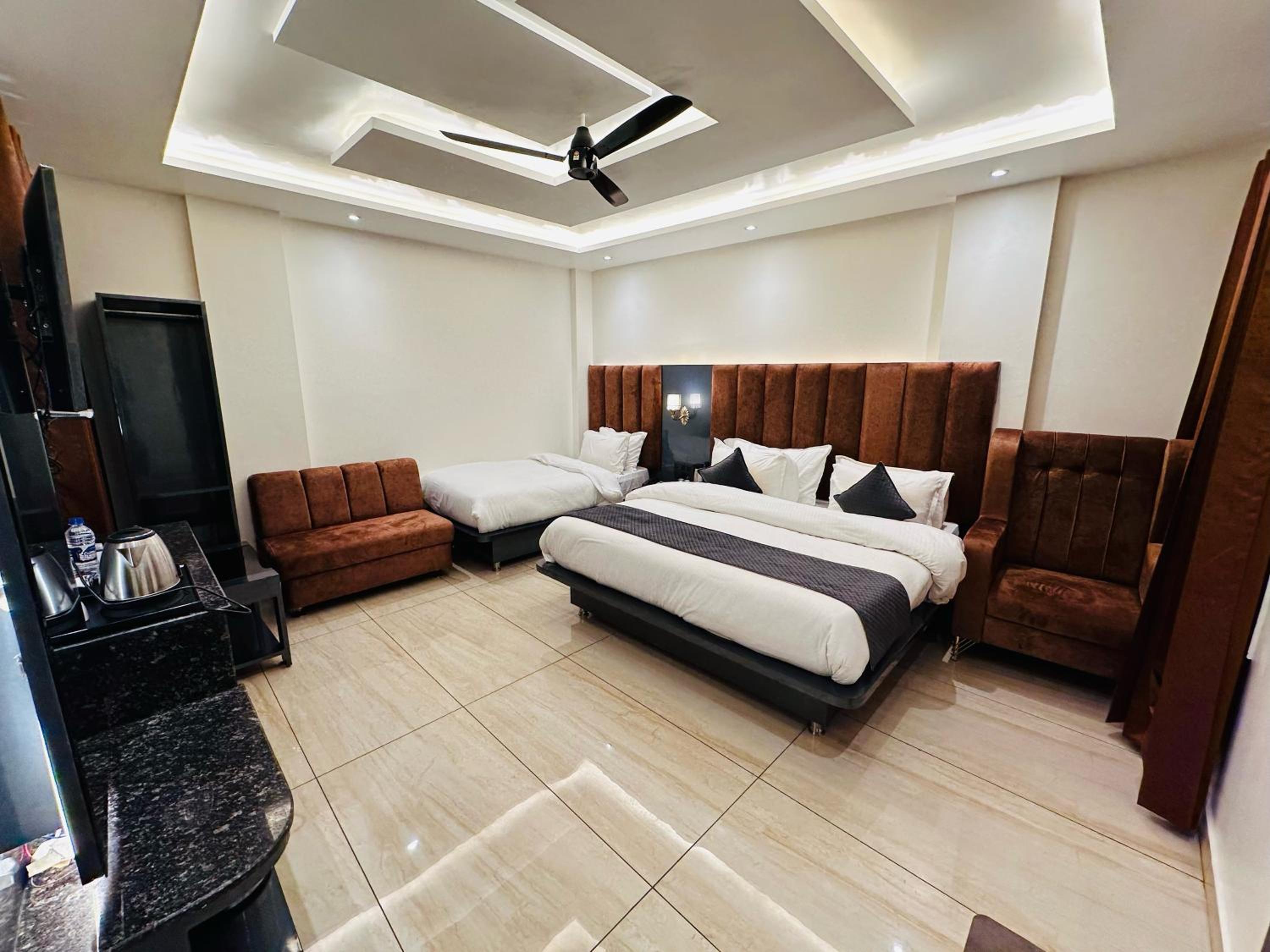 Deluxe Triple Room - Photo 1