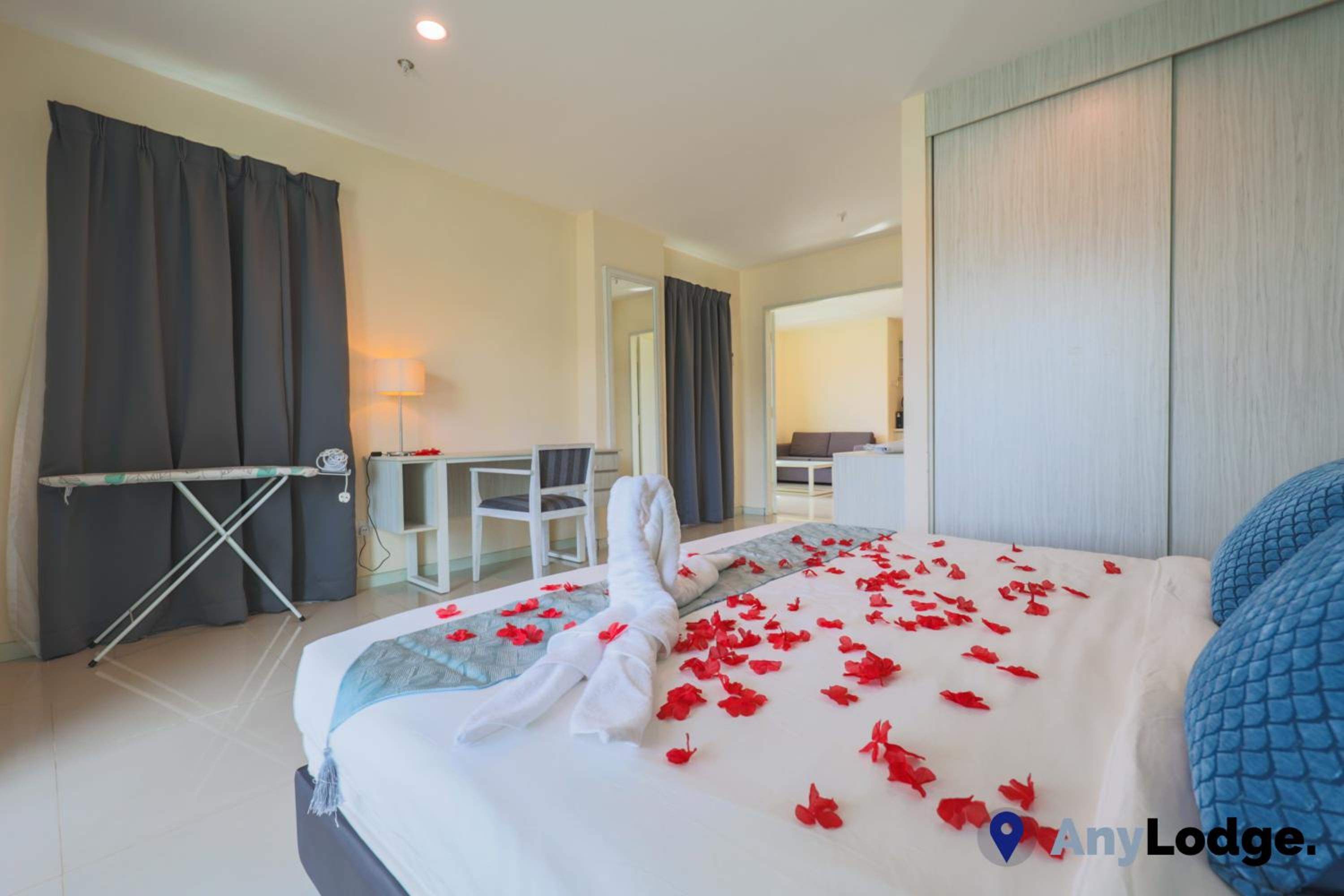 King Suite with Spa Bath - Photo 12