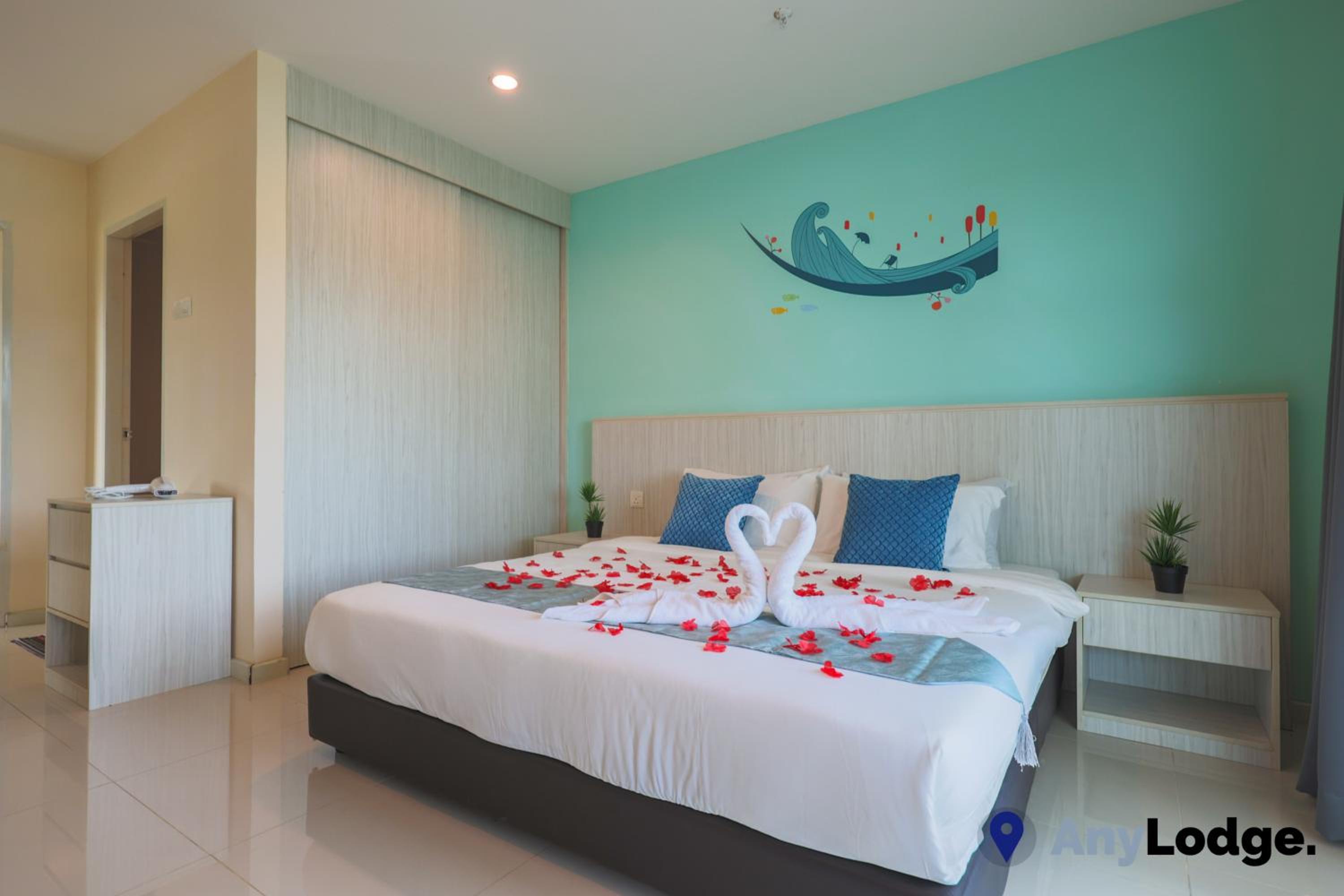 King Suite with Spa Bath - Photo 13