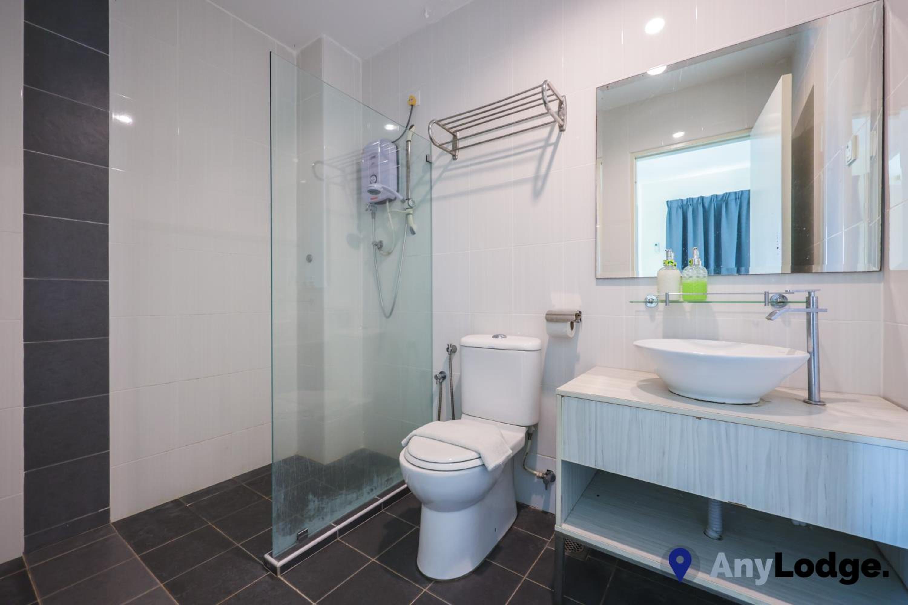 King Suite with Spa Bath - Photo 14