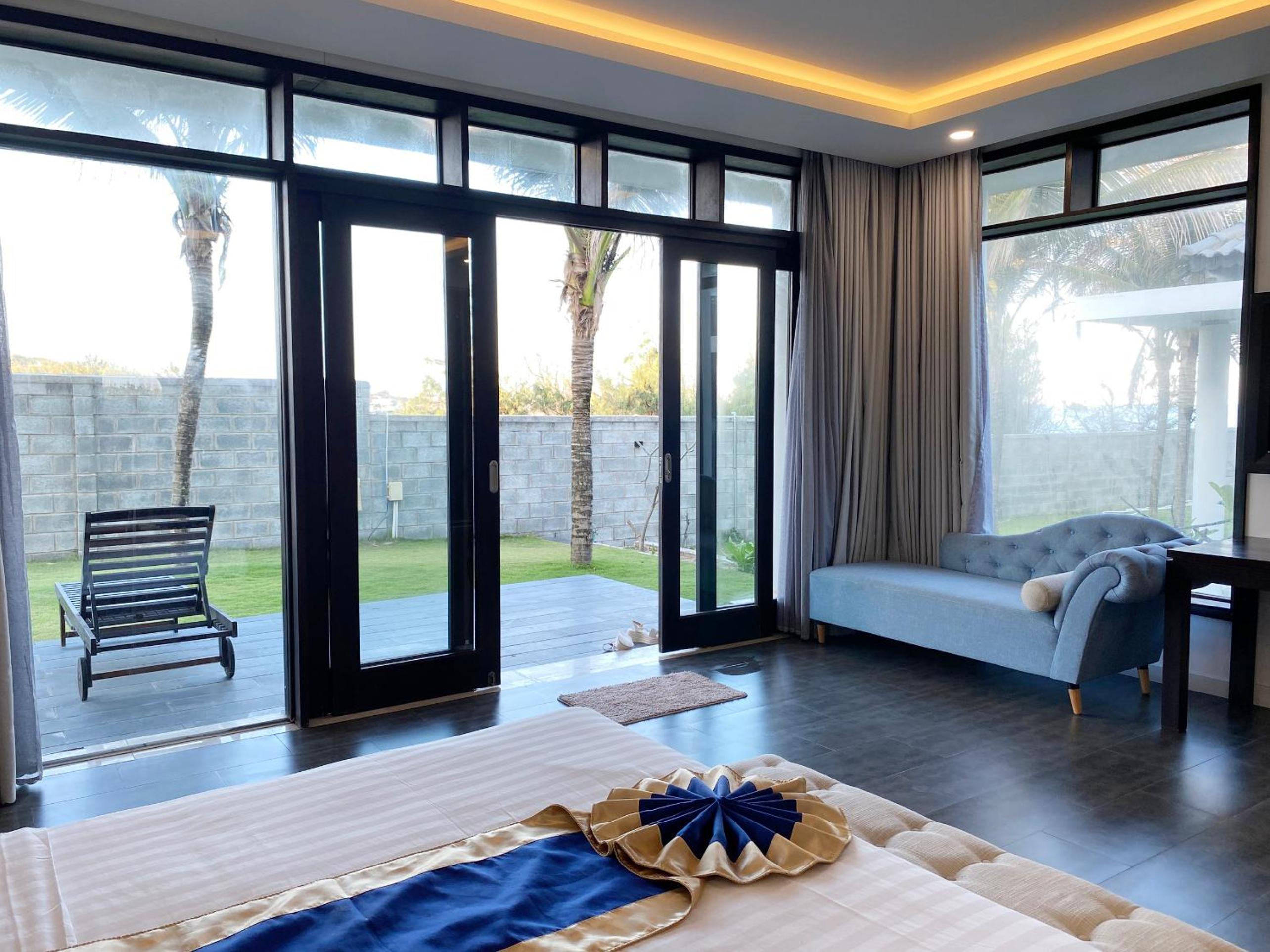 Bungalow with Garden View - Photo 5