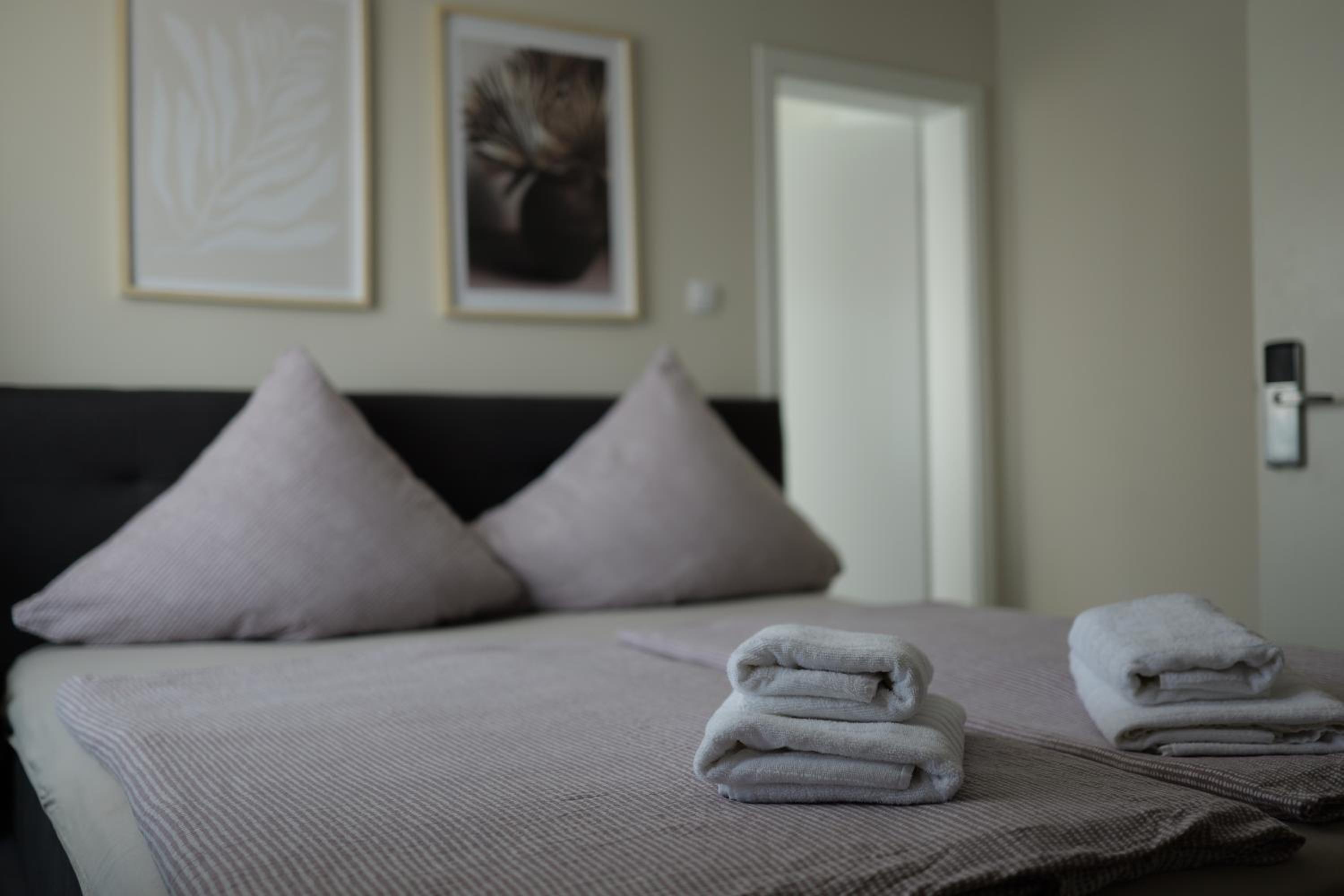 Double or Twin Room - Photo 4