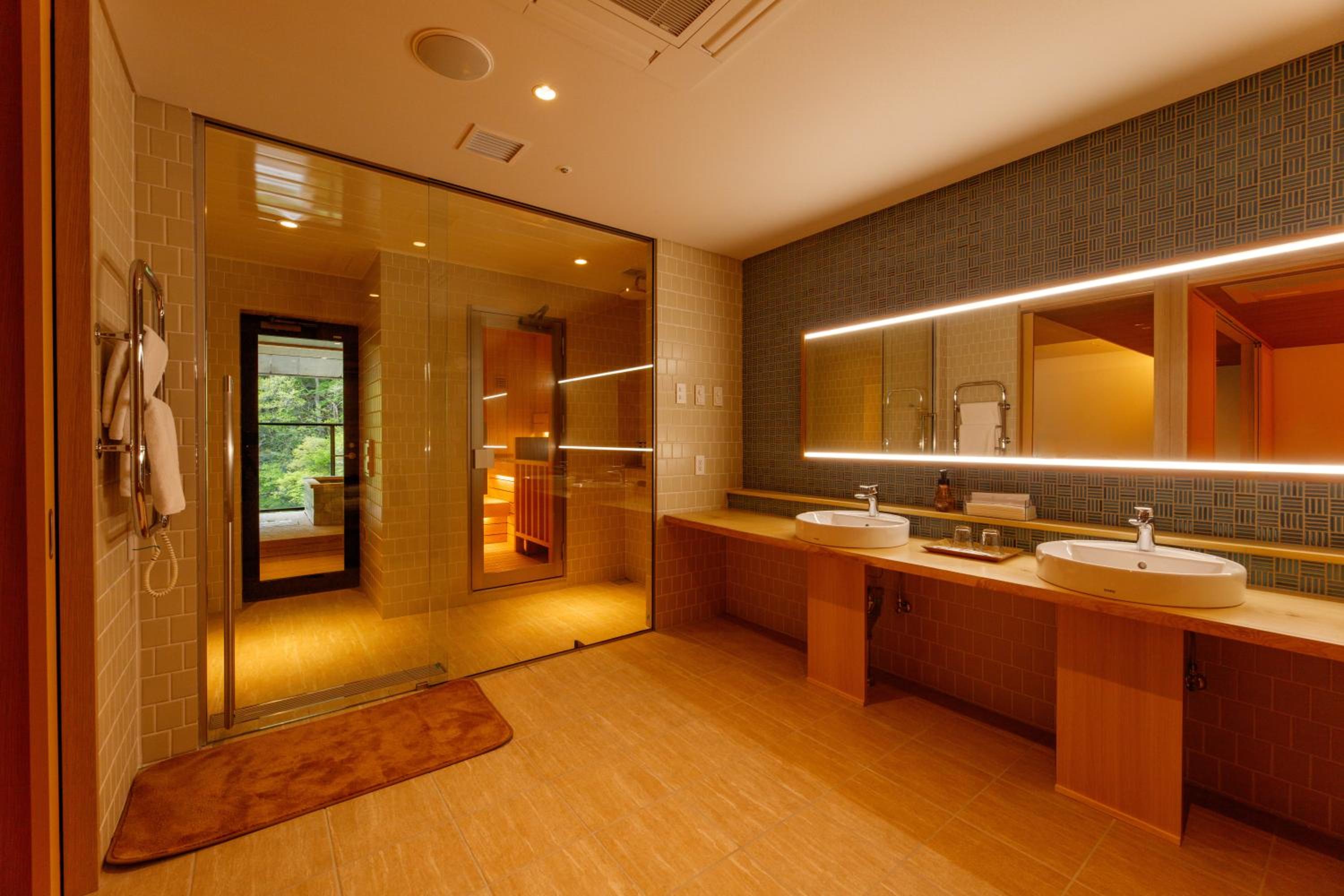 Suite with Mountain View photo 3