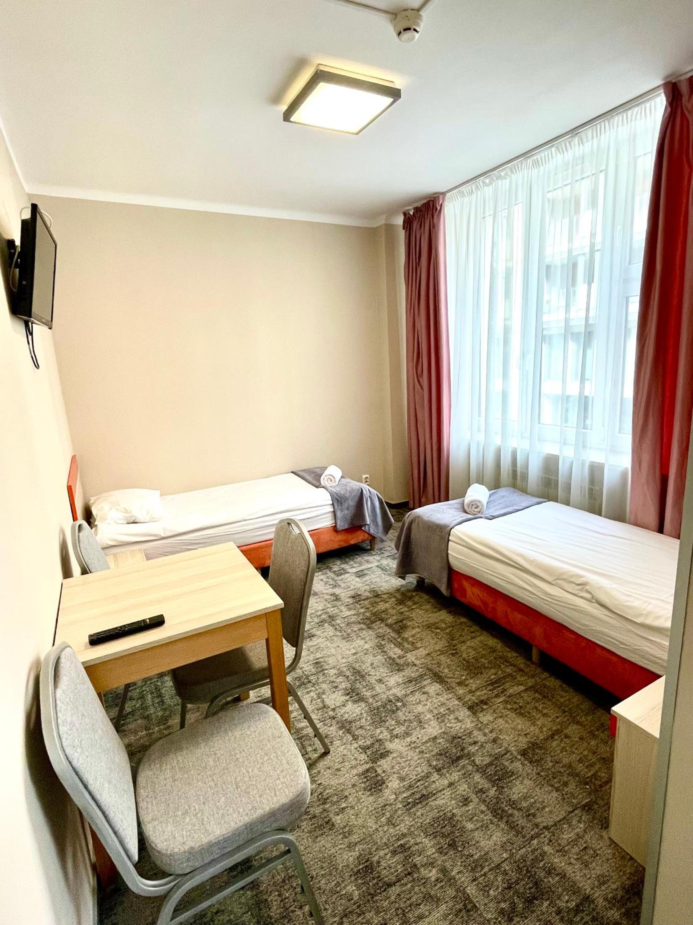 Quadruple Room with Bathroom - Photo 1