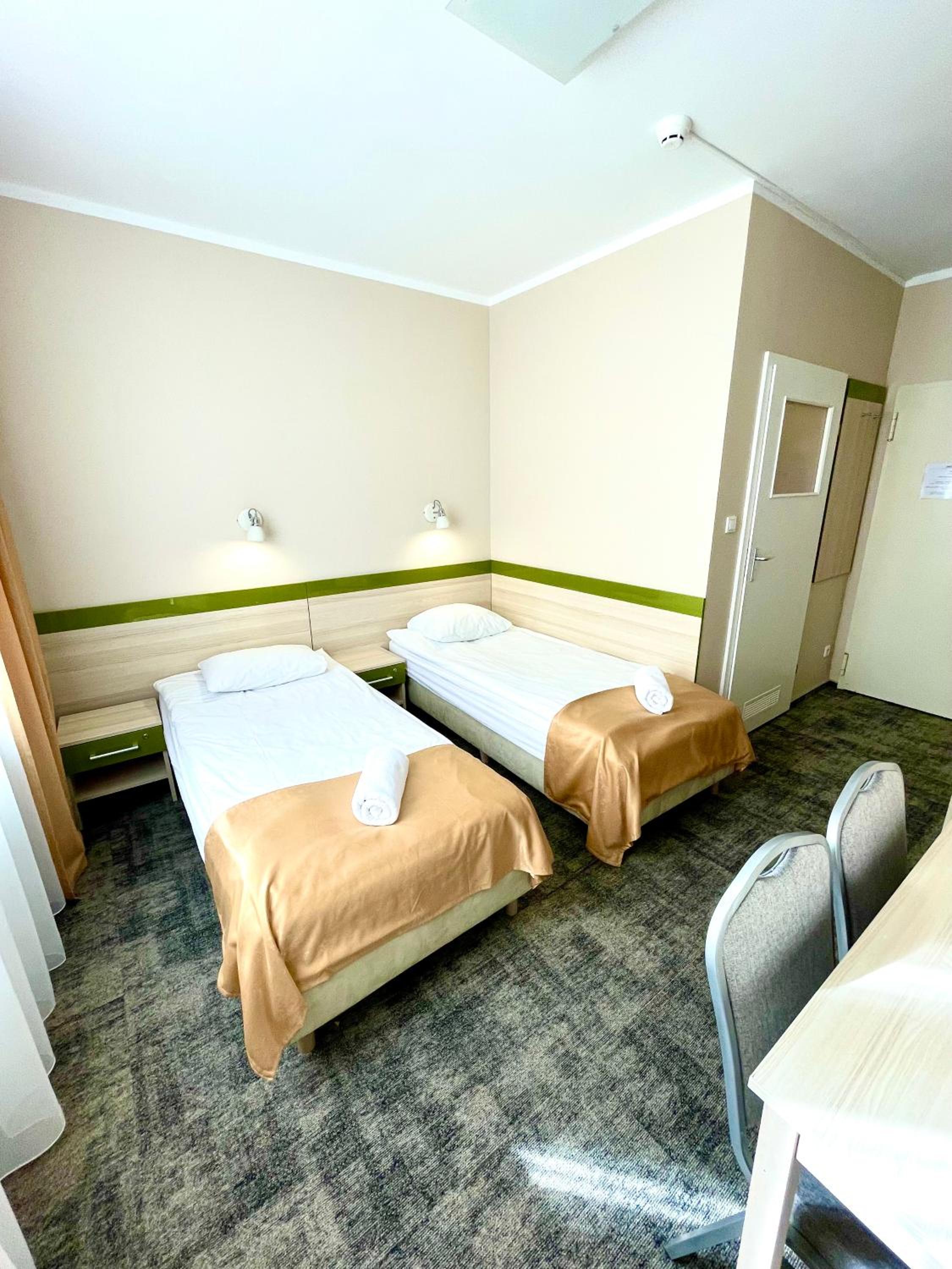 Double or Twin Room with Private Bathroom - Photo 1
