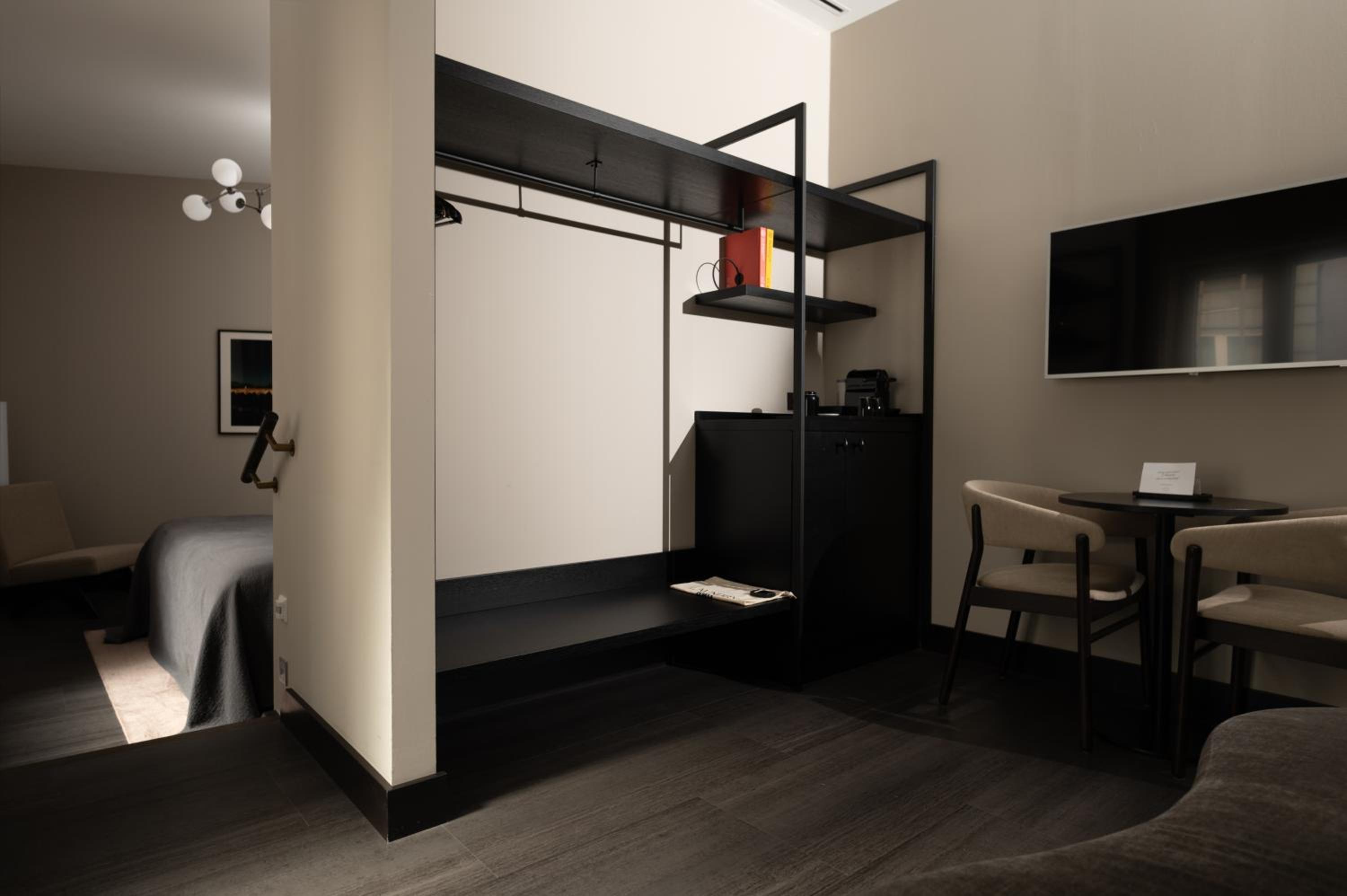 Executive room photo 2