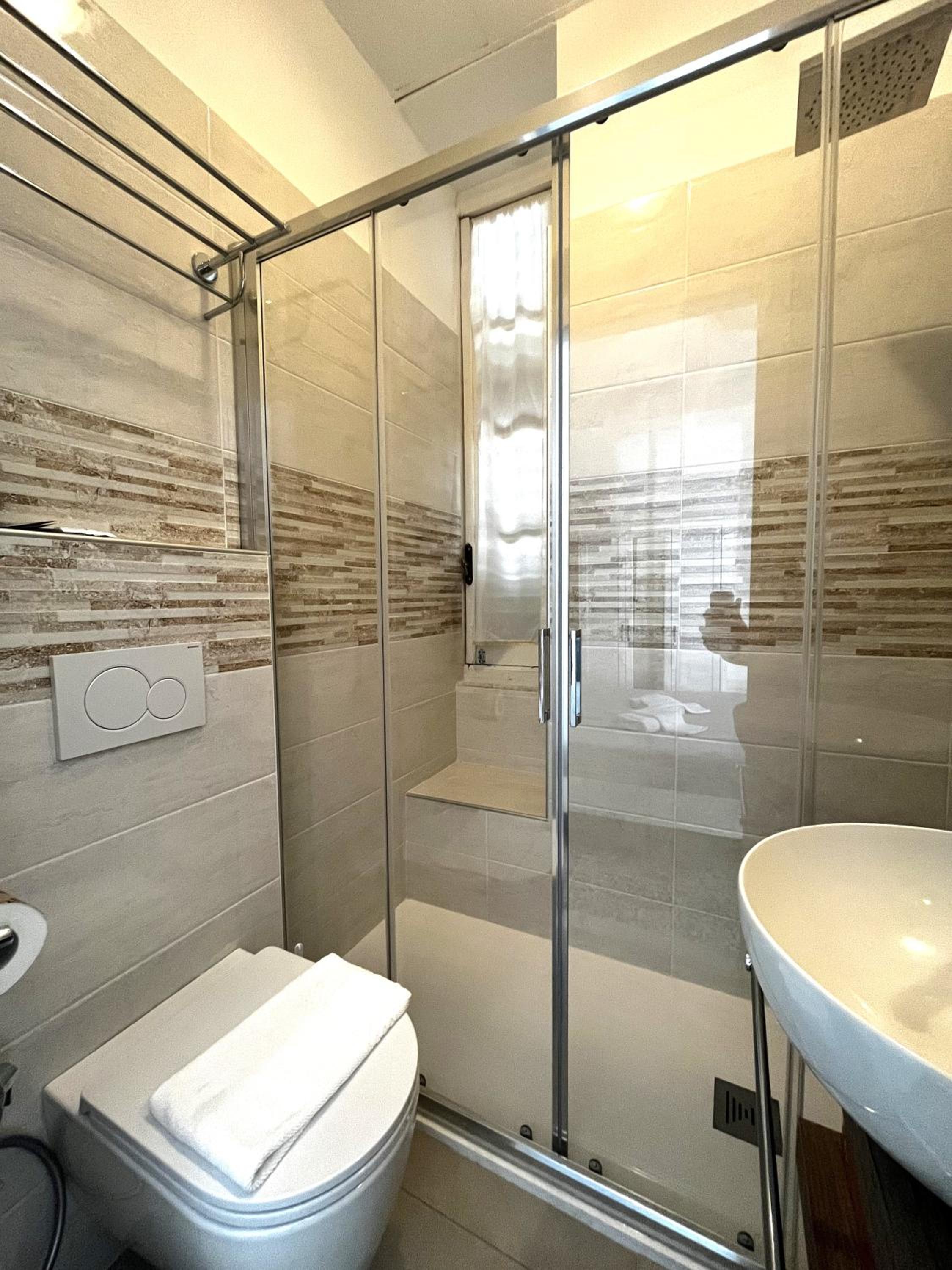 Quadruple Room with Balcony photo 3