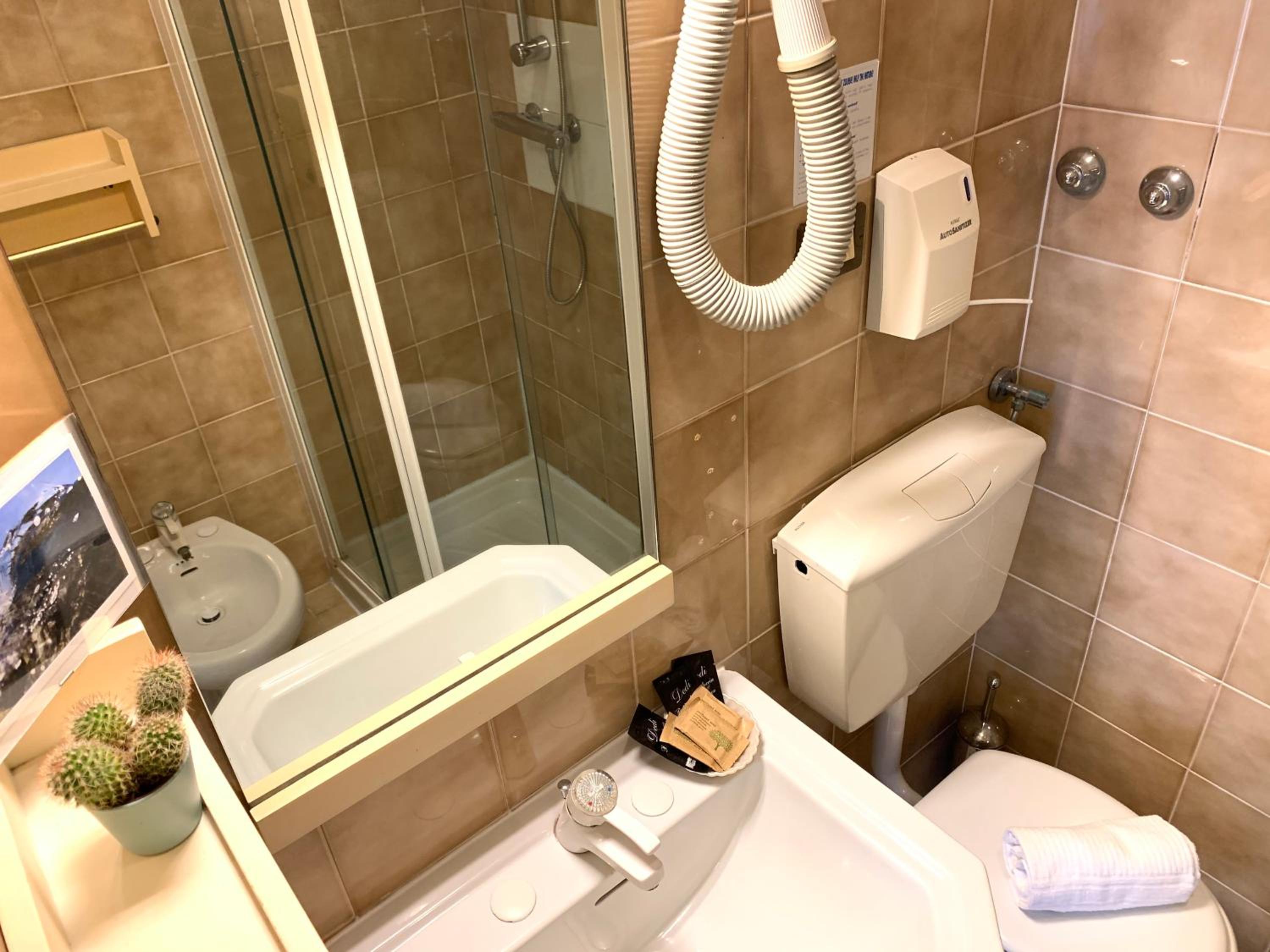 Classic Quadruple Room photo 2