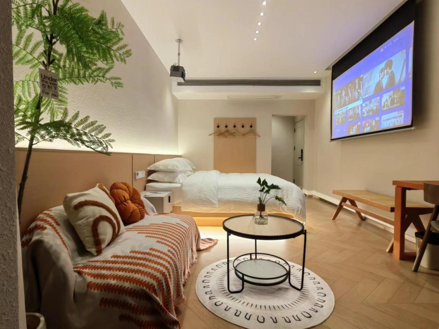 Deluxe King Room photo 1