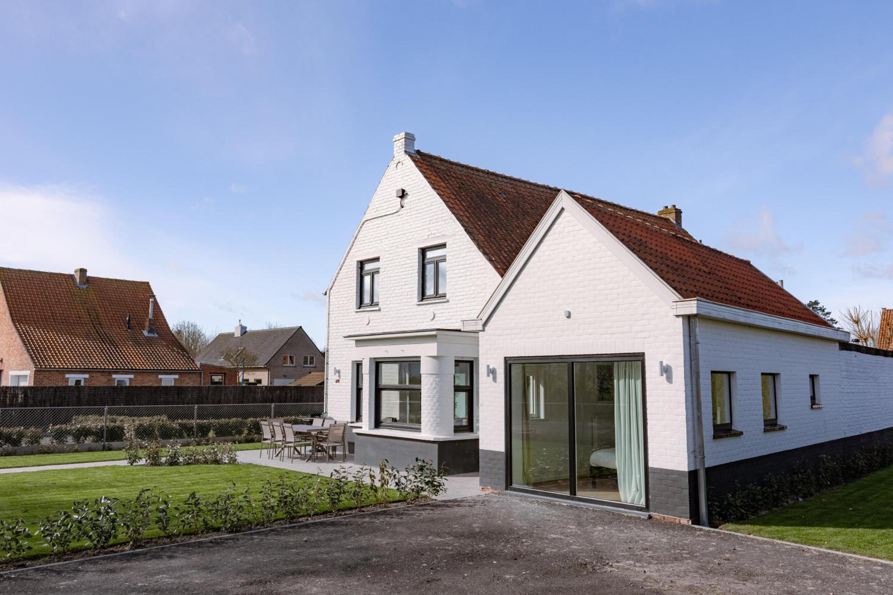 Three-Bedroom House photo 3