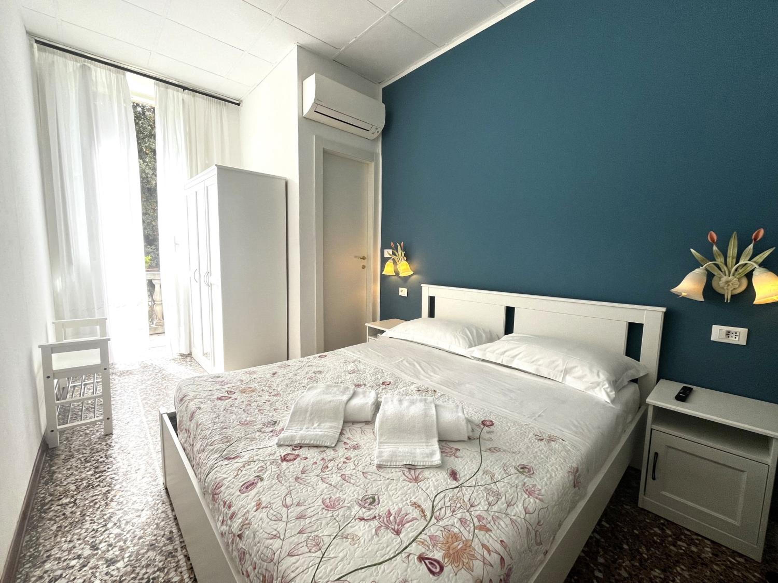 Economy Double Room photo 1