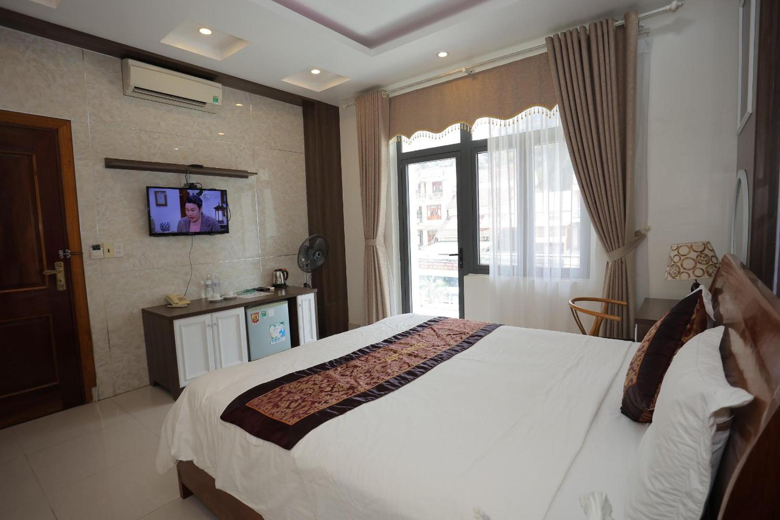 King Room with Mountain View photo 2