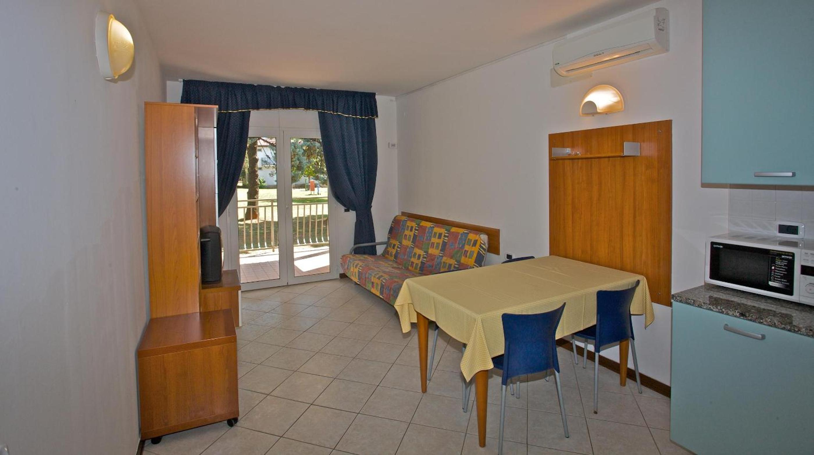 One-Bedroom Apartment photo 1
