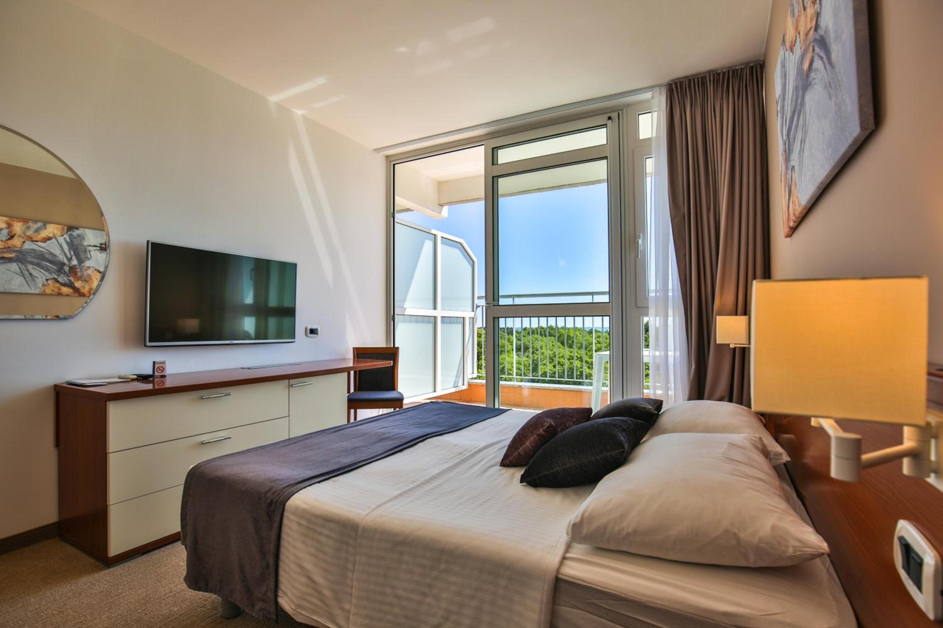 Triple Room with Balcony - Sea Side - Photo 3