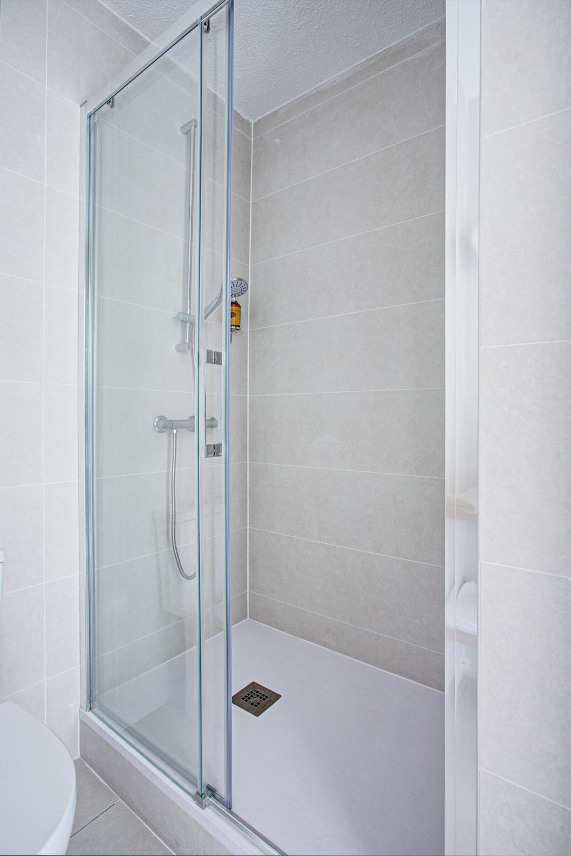 Standard Double Room - Photo 3