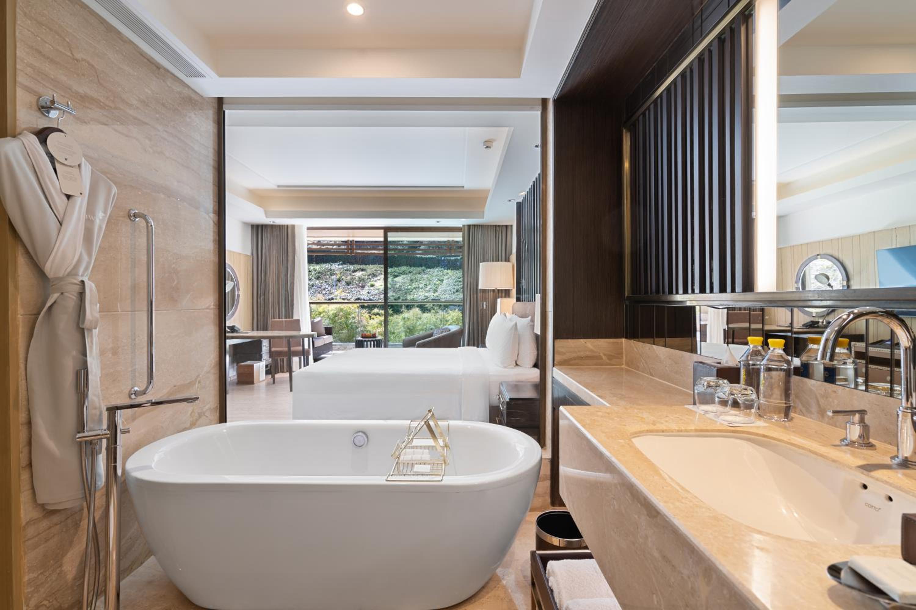 Deluxe King Balcony Room with Bathtub - Enjoy INR 1,000 Signature Resort Credit per stay photo 3