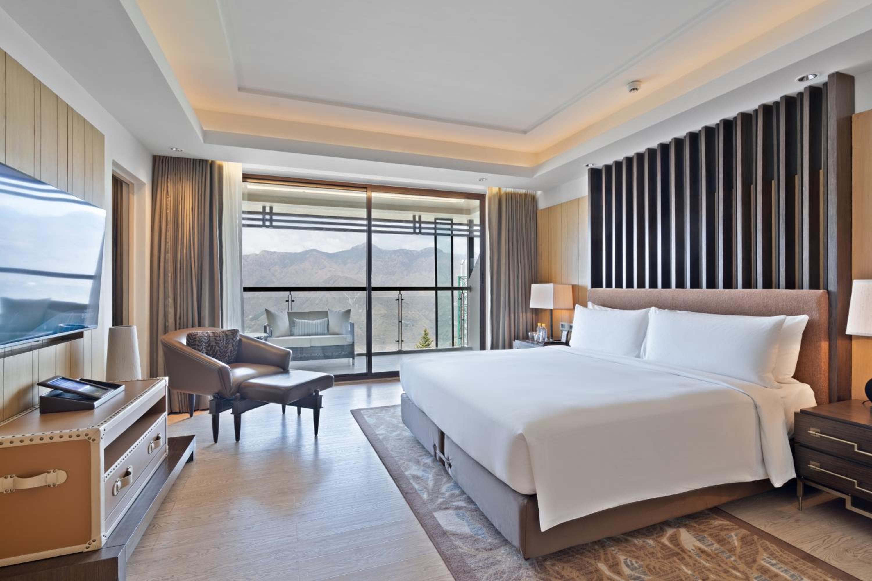 1 King Bed, 1-Bedroom Suite - Enjoy INR 1,000 Signature Resort Credit per stay photo 3