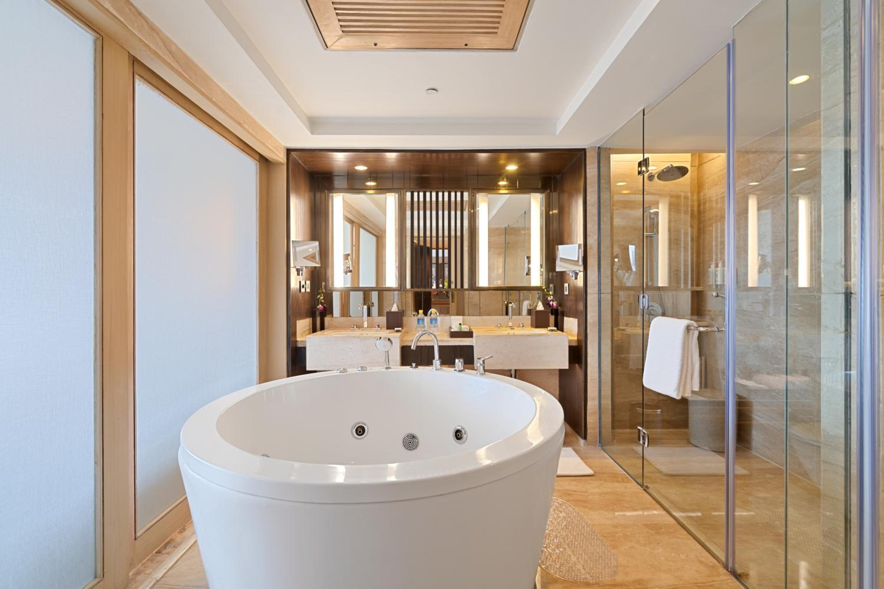 1 King Bed, 1-Bedroom Suite - Enjoy INR 1,000 Signature Resort Credit per stay photo 2