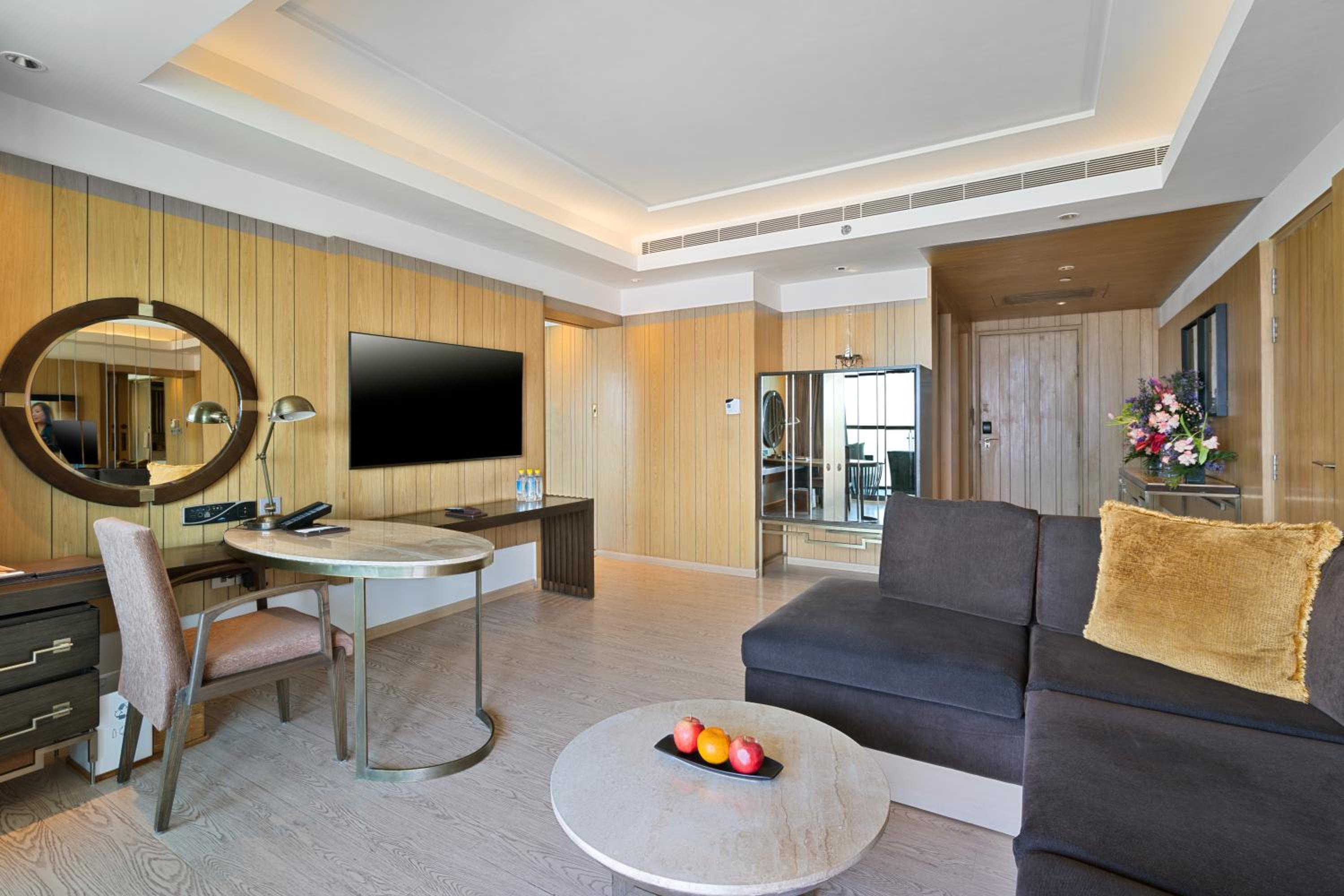 1 King Bed, 1-Bedroom Suite - Enjoy INR 1,000 Signature Resort Credit per stay photo 1
