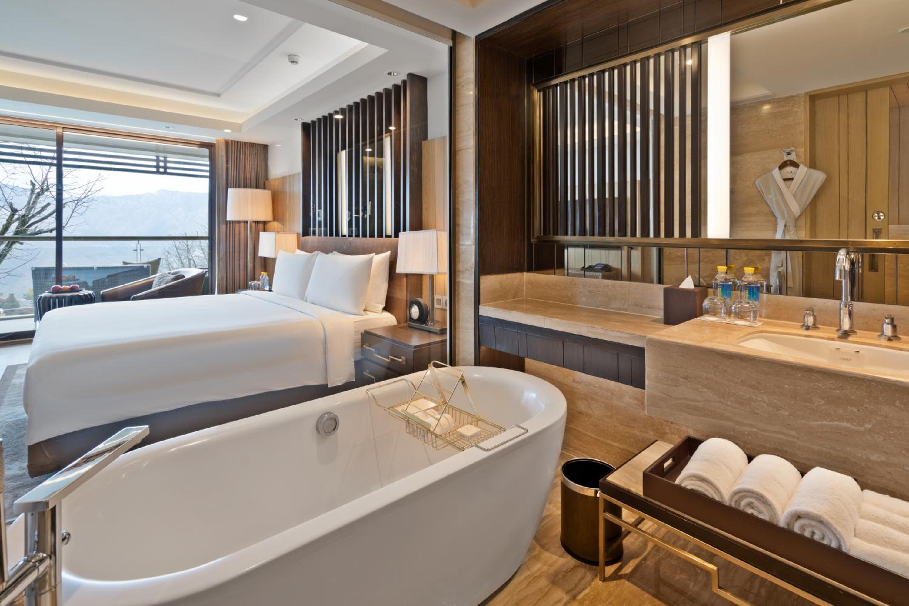 1 King Bed, Valley View, Guest Room - Enjoy INR 1,000 Signature Resort Credit per stay photo 3