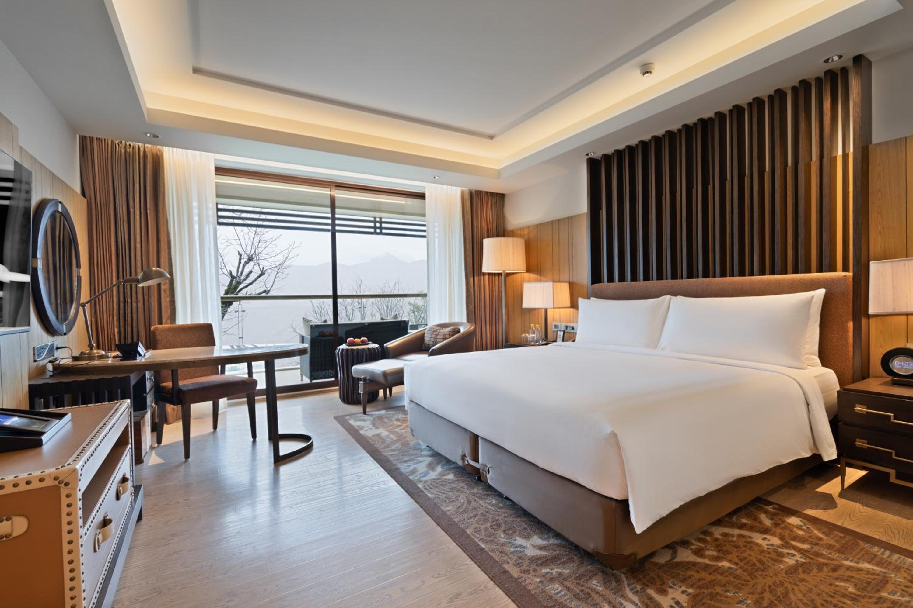 1 King Bed, Valley View, Guest Room - Enjoy INR 1,000 Signature Resort Credit per stay photo 1