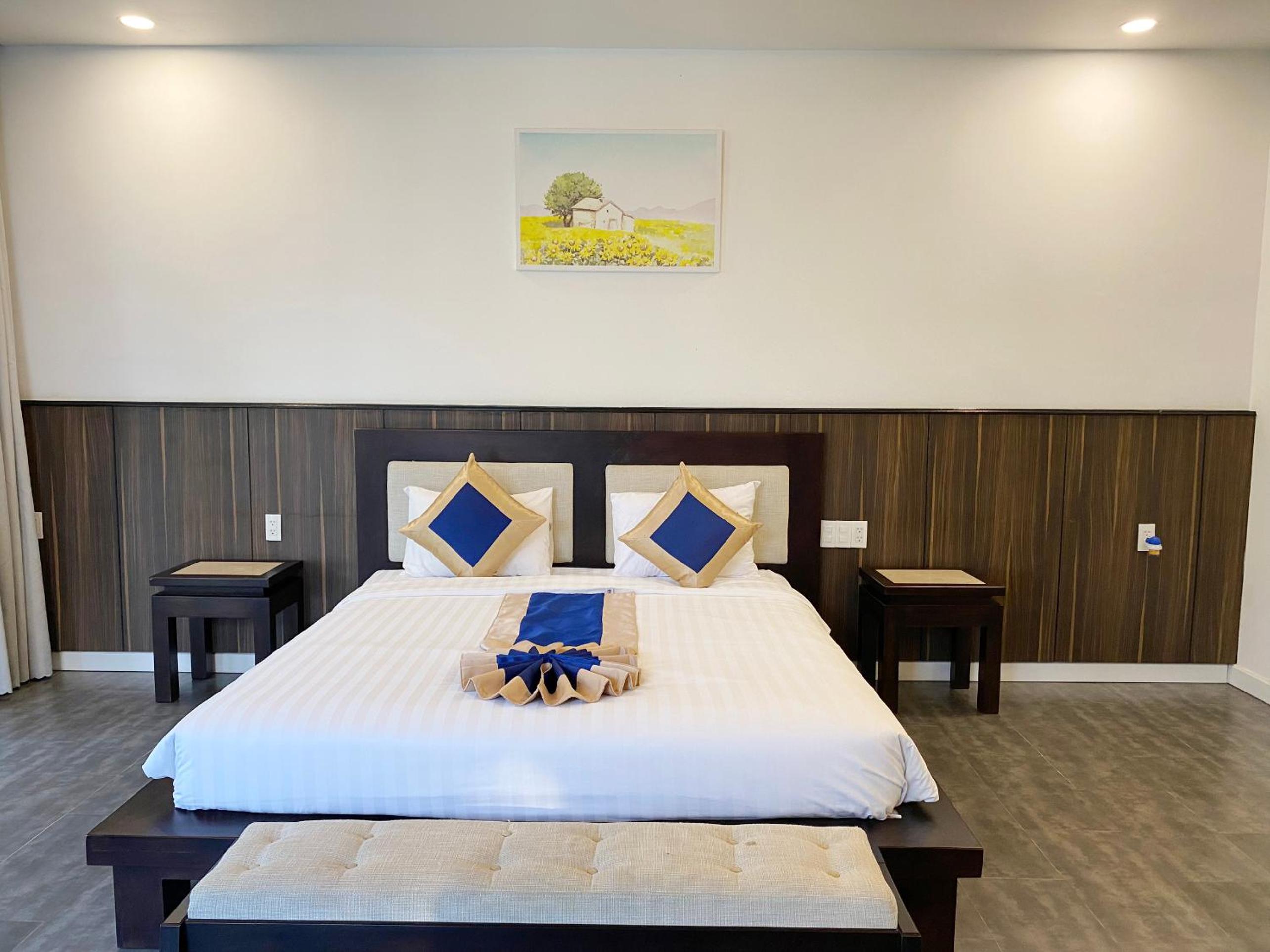 Deluxe Double or Twin Room with Pool Access
