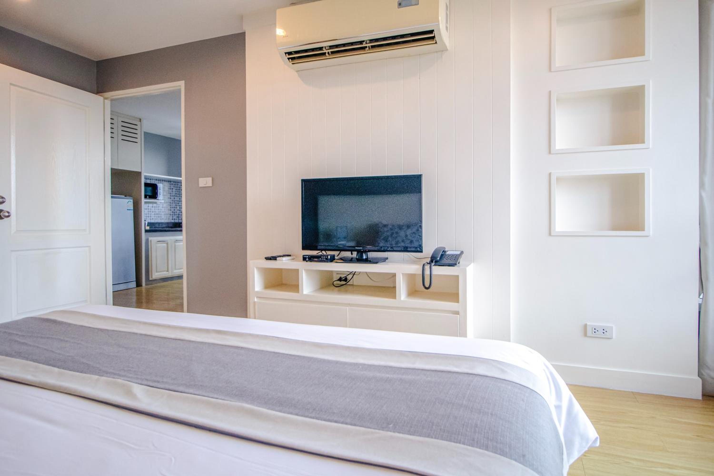 Deluxe King Room photo 2