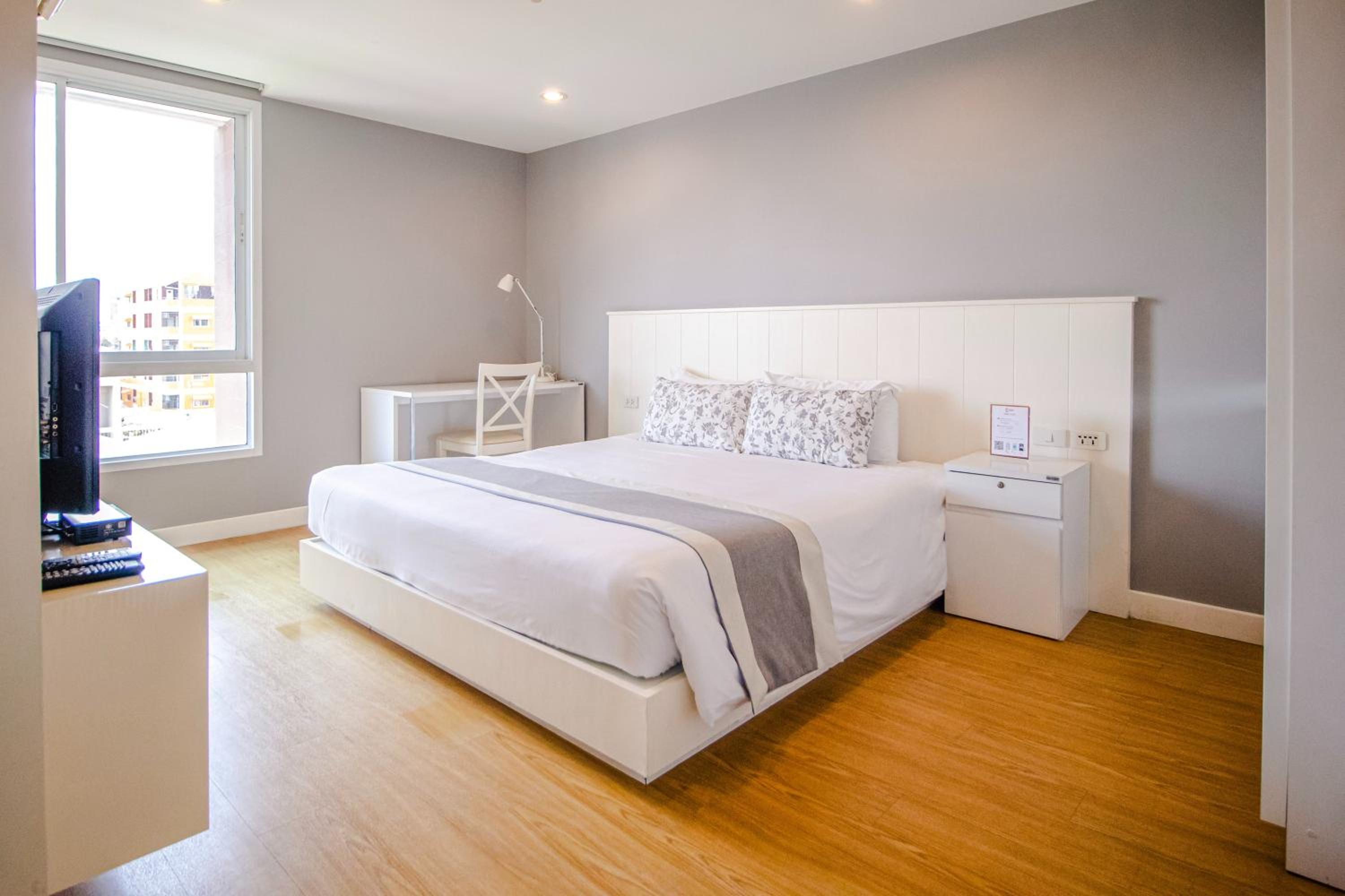 Deluxe King Room photo 1