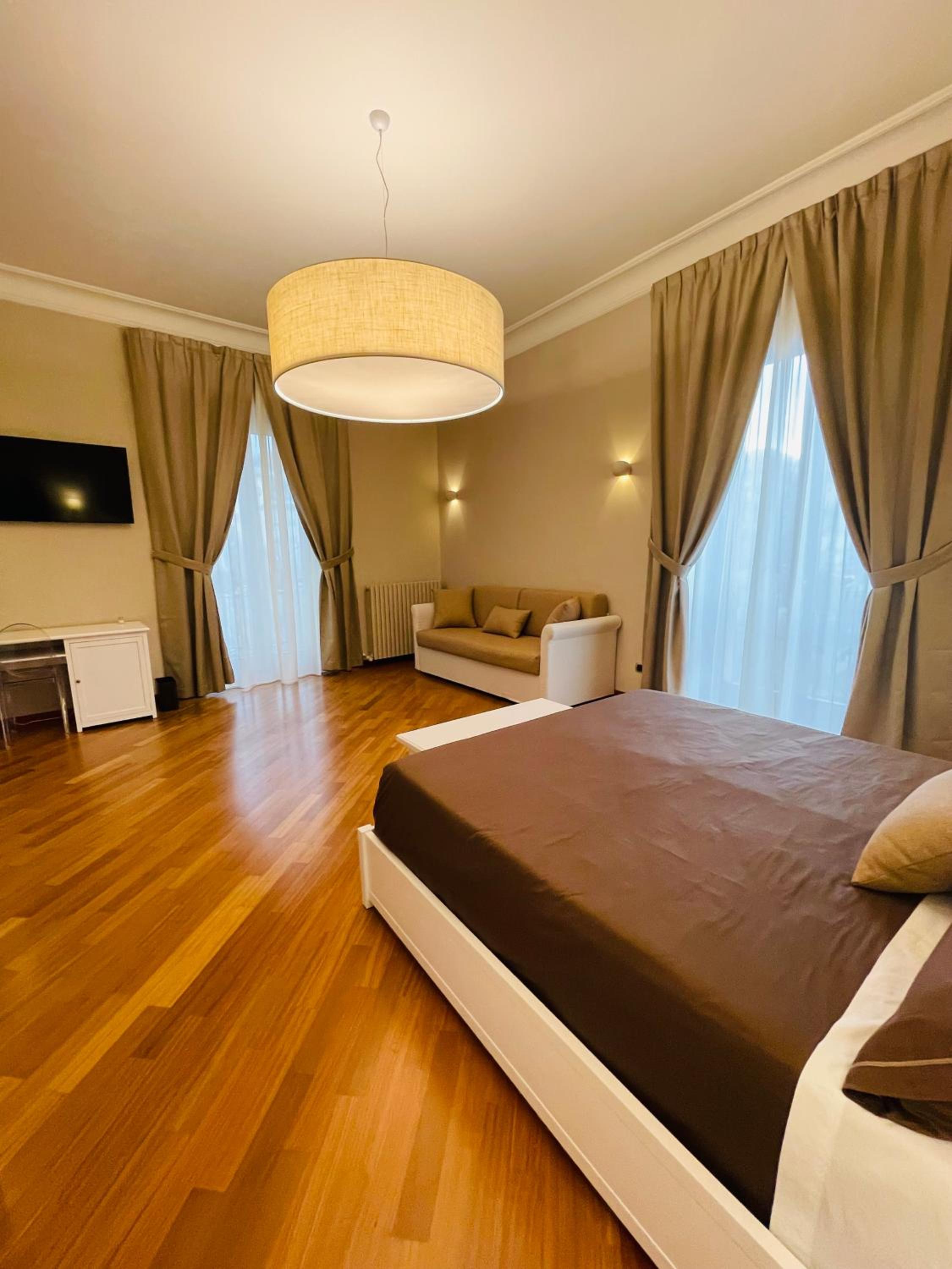 Deluxe Double Room with Balcony photo 1