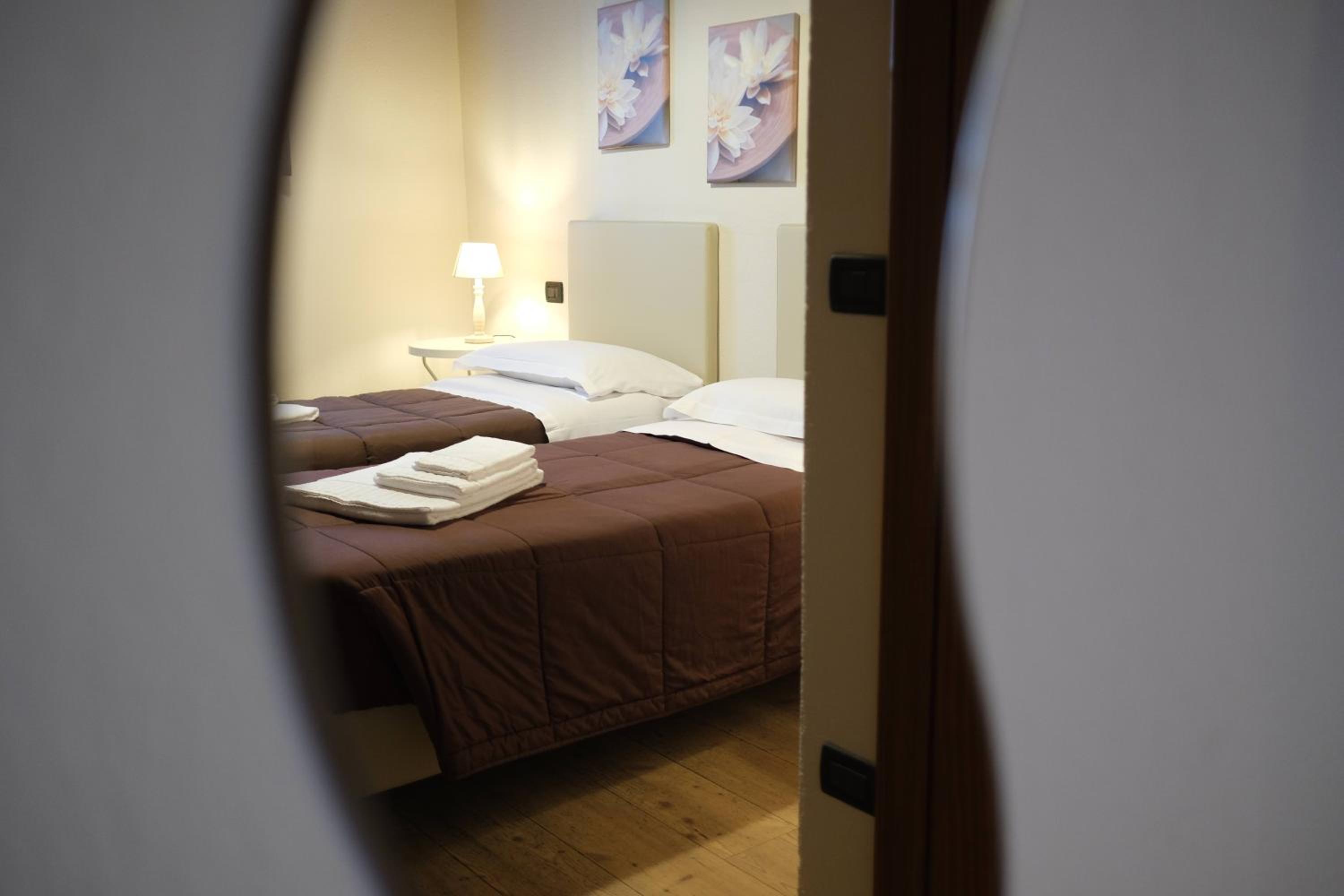 Standard Double or Twin Room photo 3