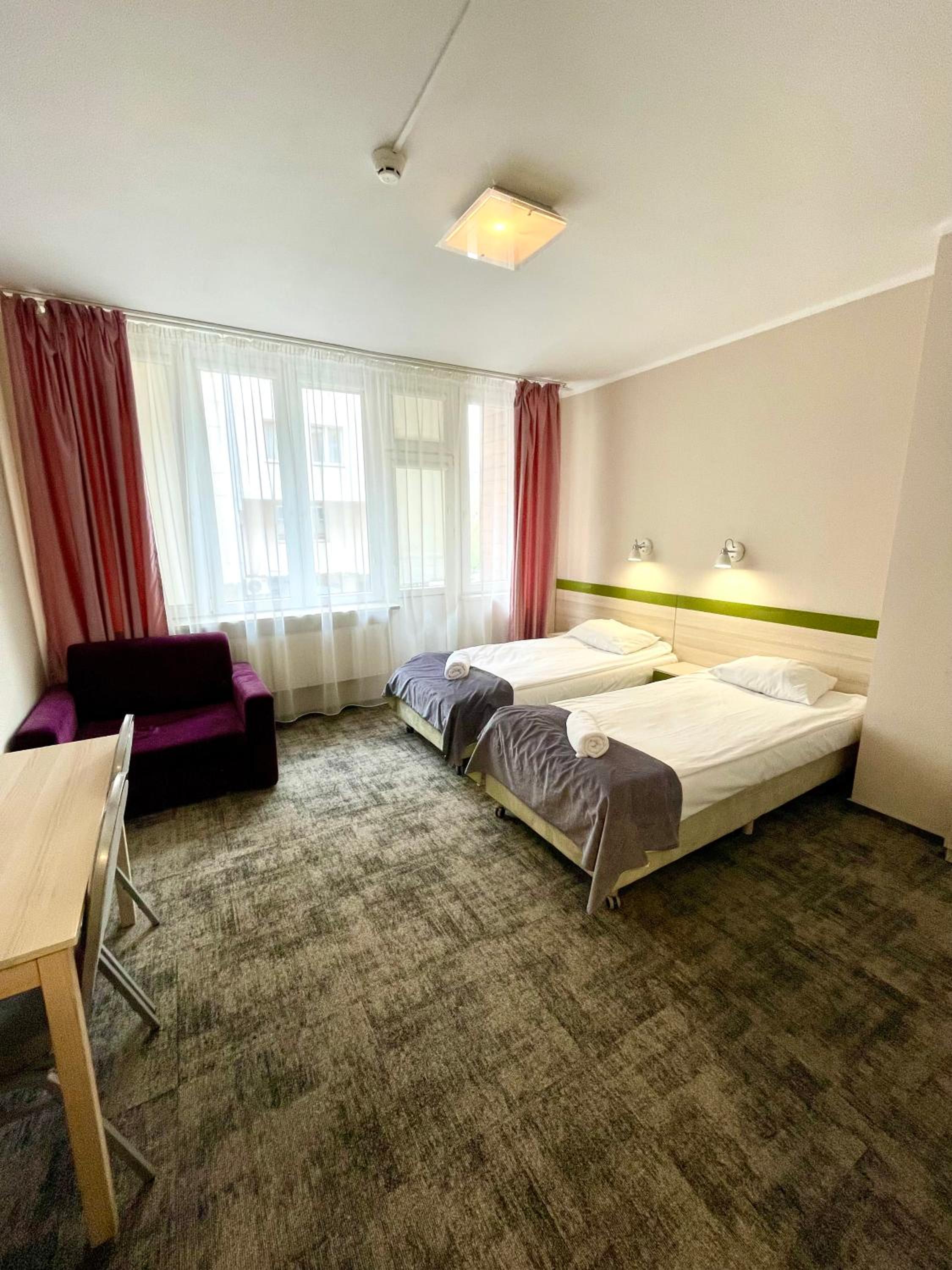 Double or Twin Room with Private Bathroom - Photo 4
