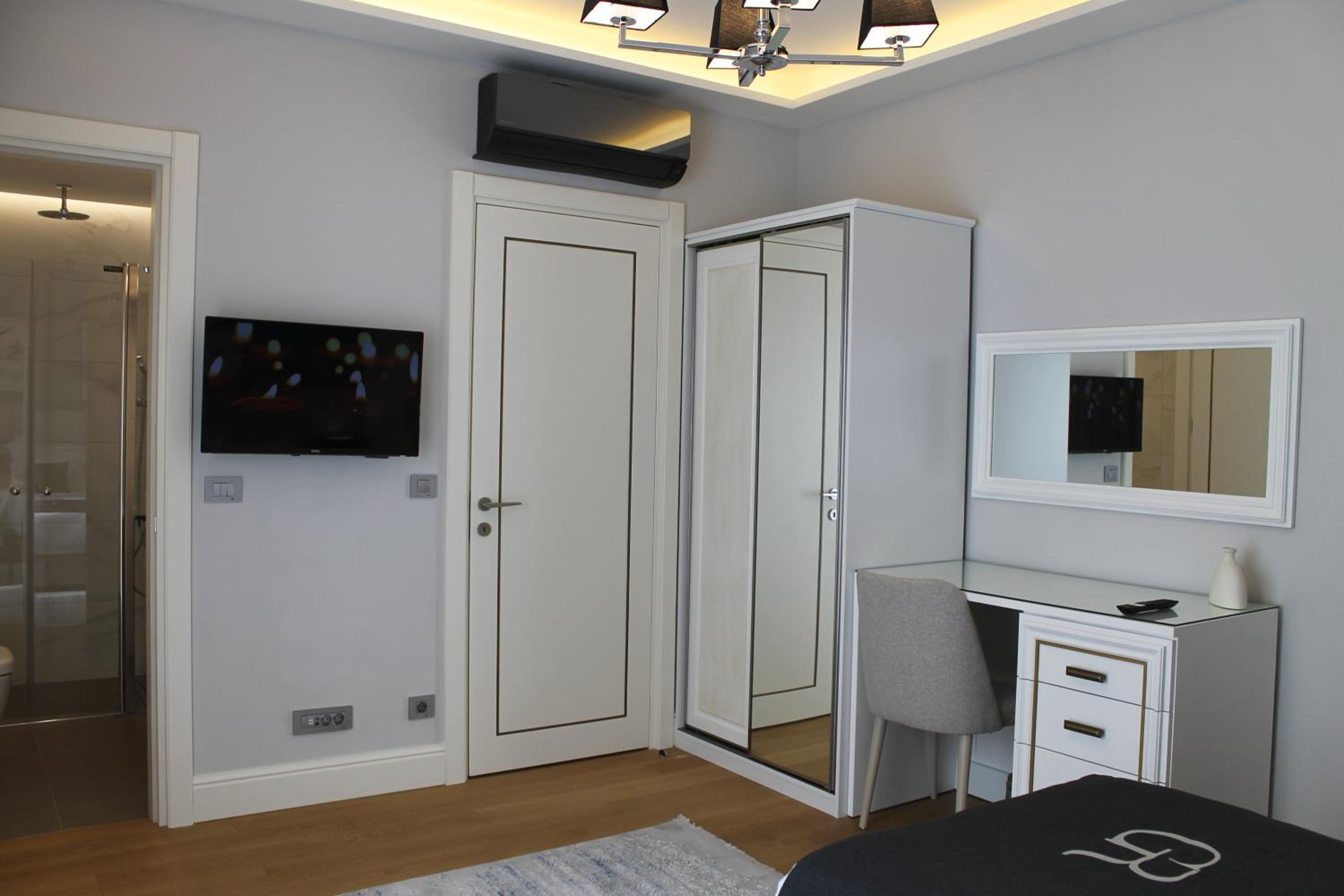 GR1 Block Three Bedroom Penthouse Apartment photo 2