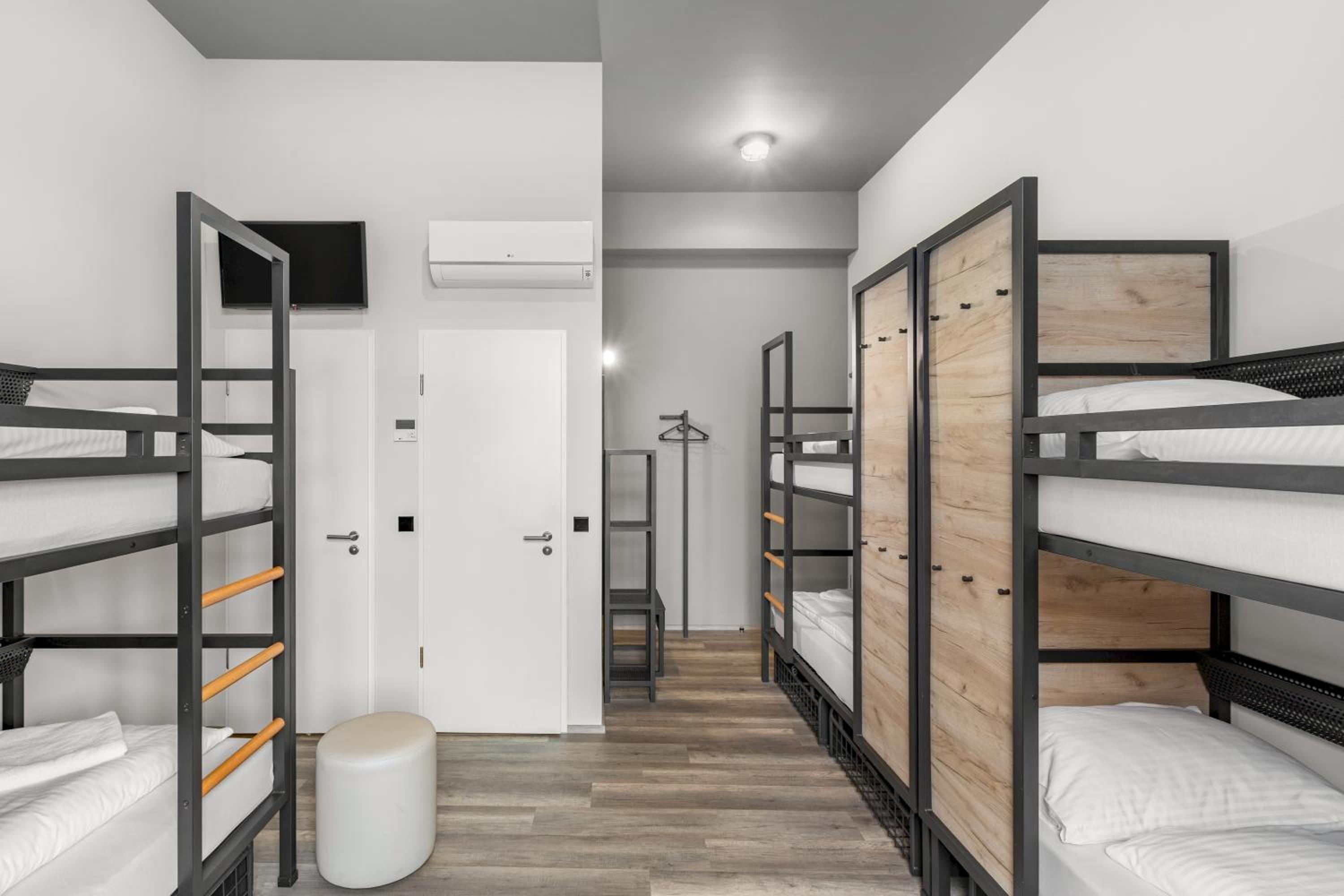 Bed in 6-Bed Mixed Dormitory Room photo 1